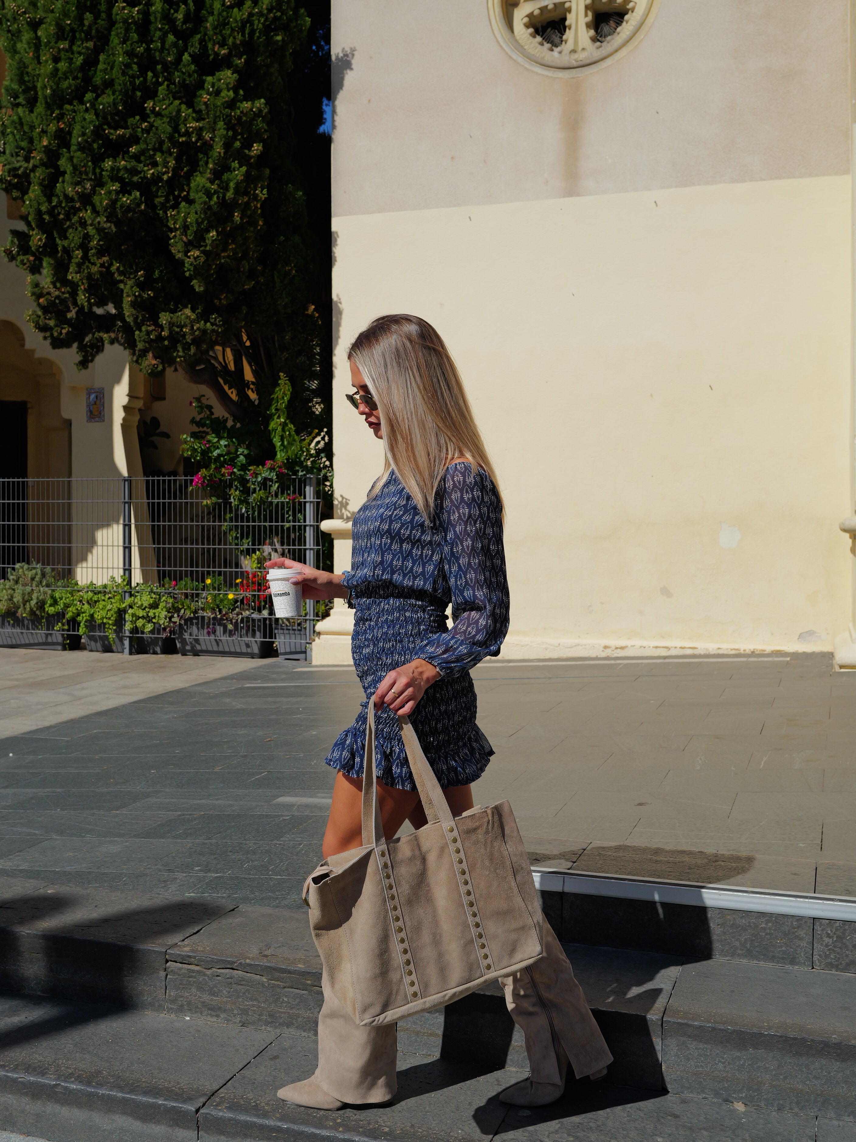 Bolso tachas maxi beige