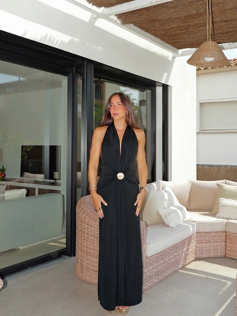 Vestido largo pico detalle negro