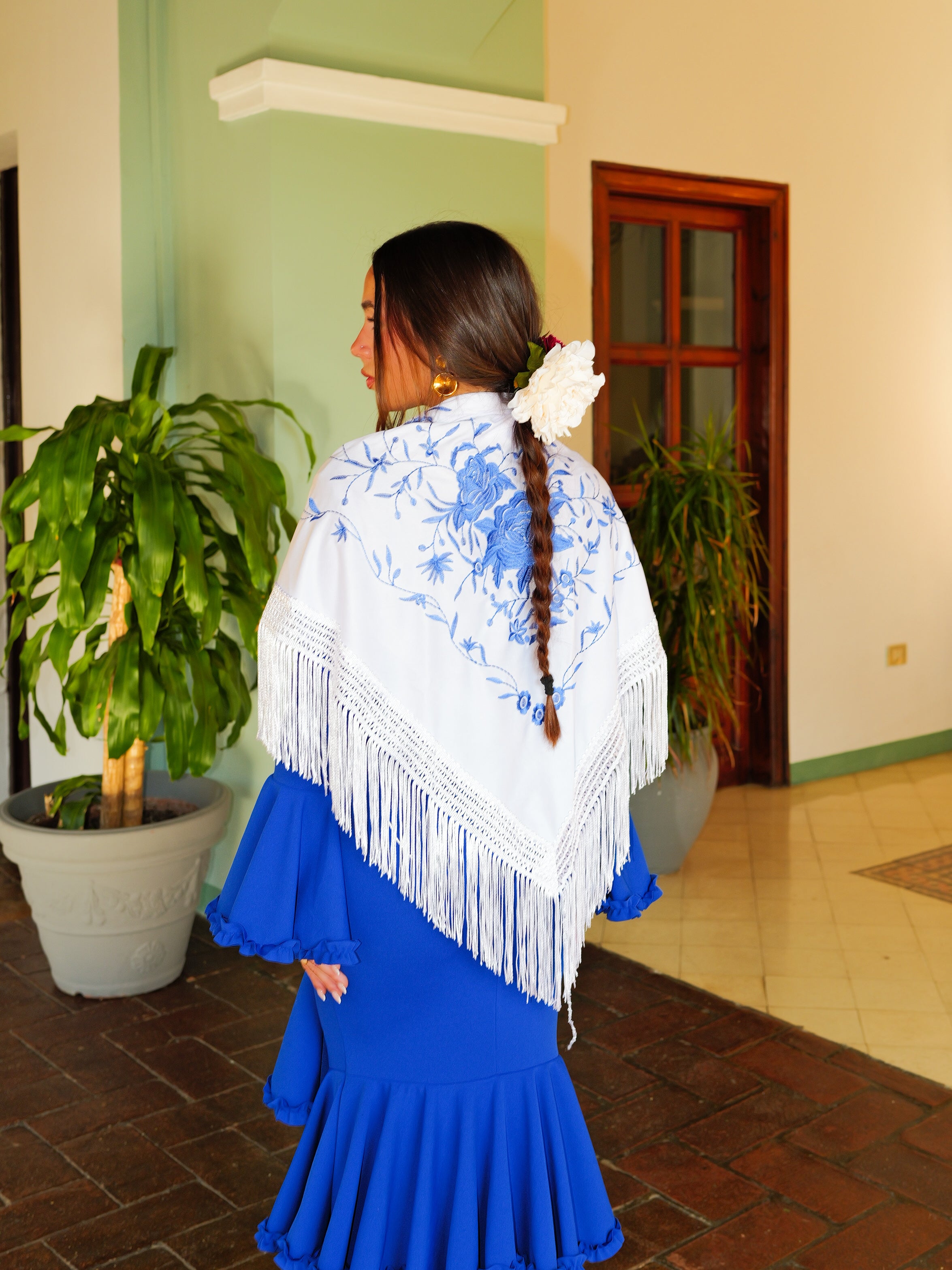 Mantón flamenca bordado flores cielo