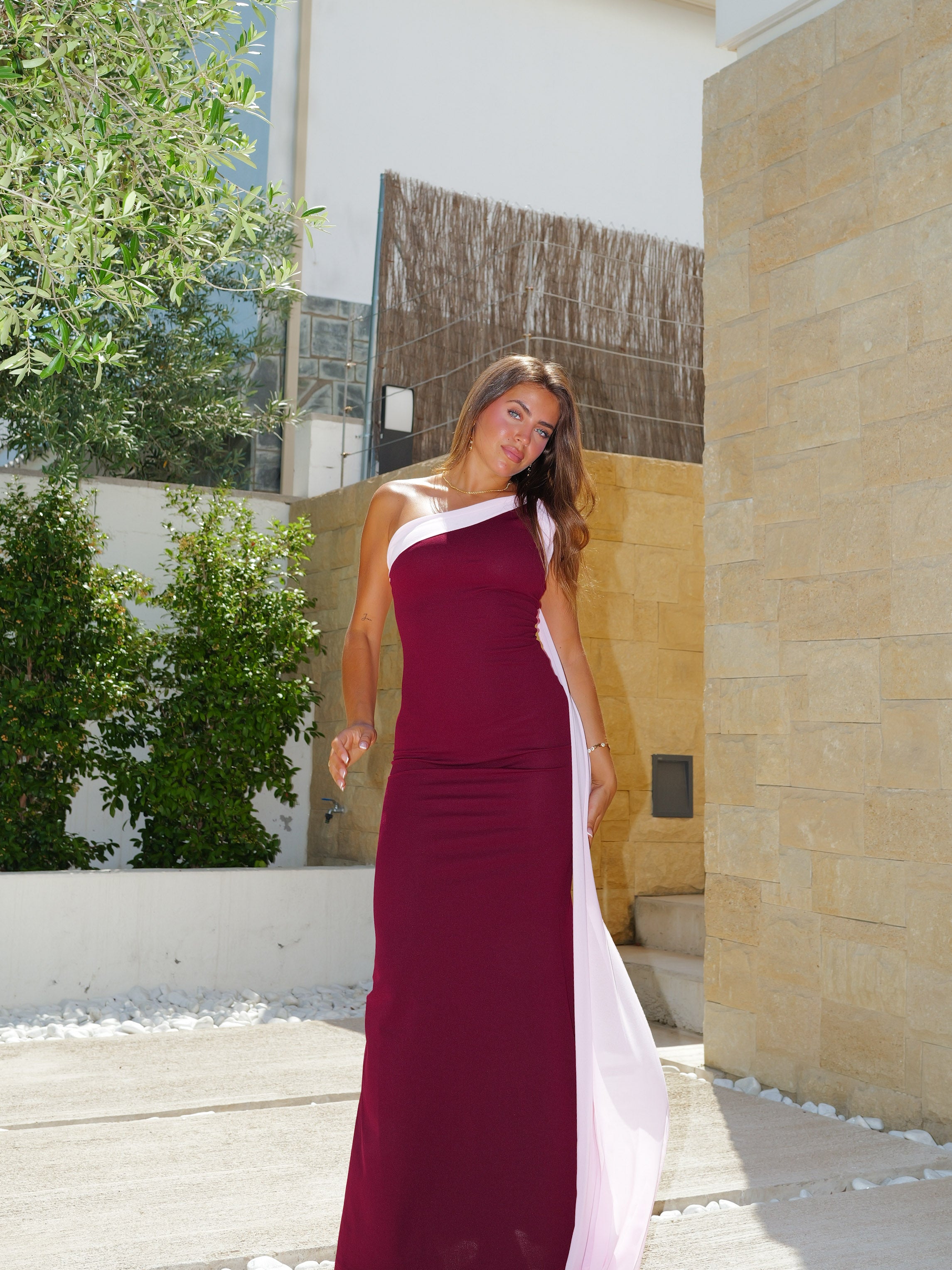 Robe asymétrique à dos nu bordeaux