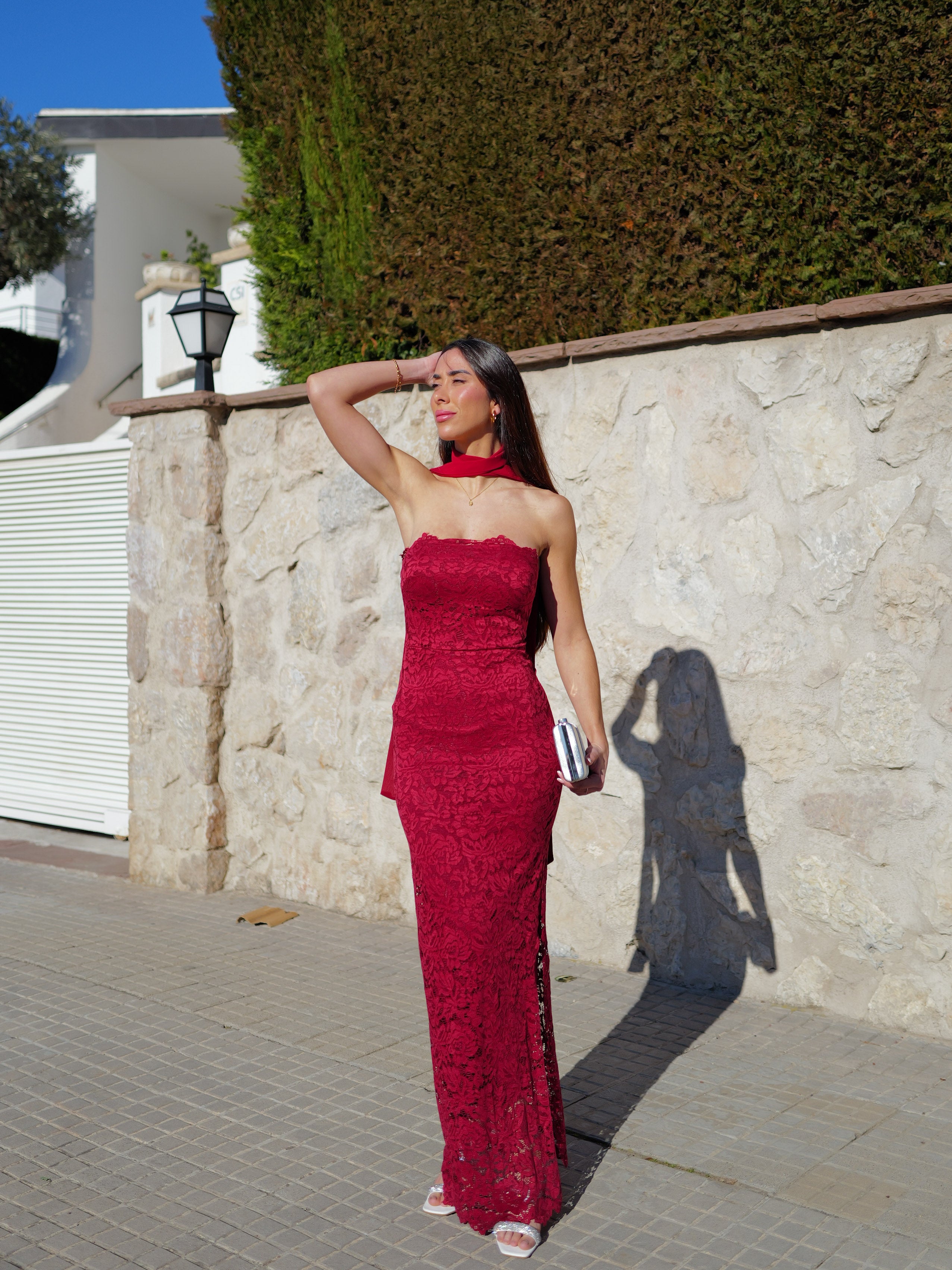 Vestido encaje choker burdeos