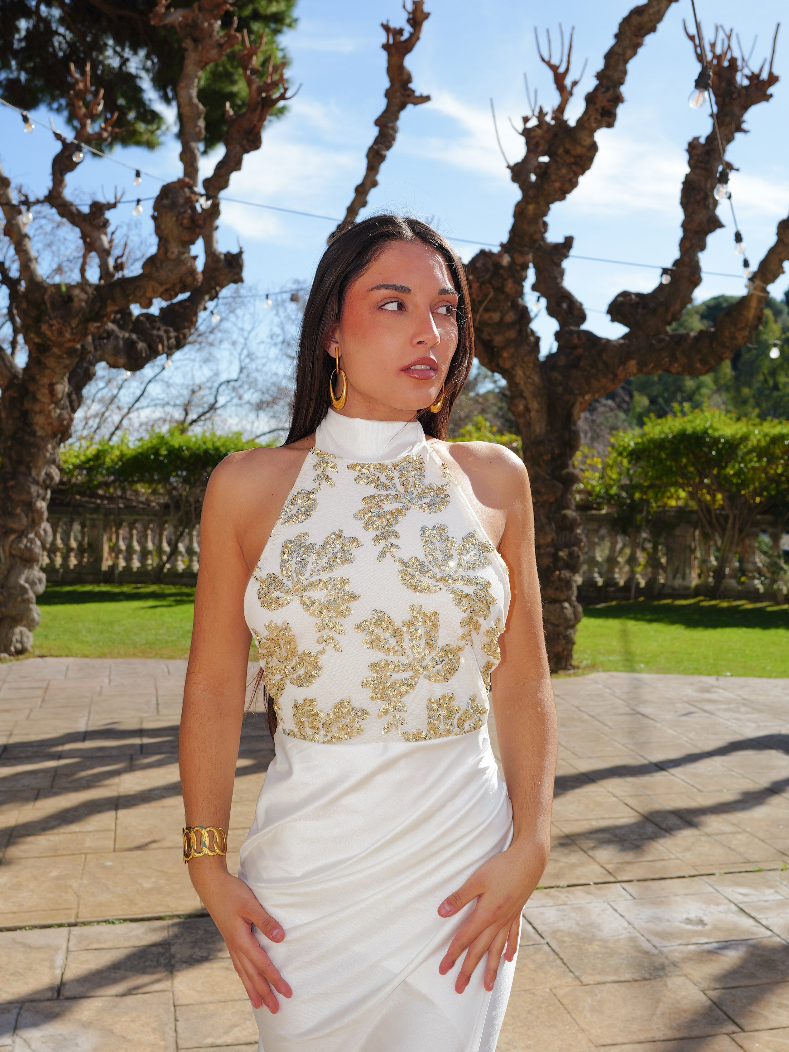 Vestido largo detalles choker halter crema