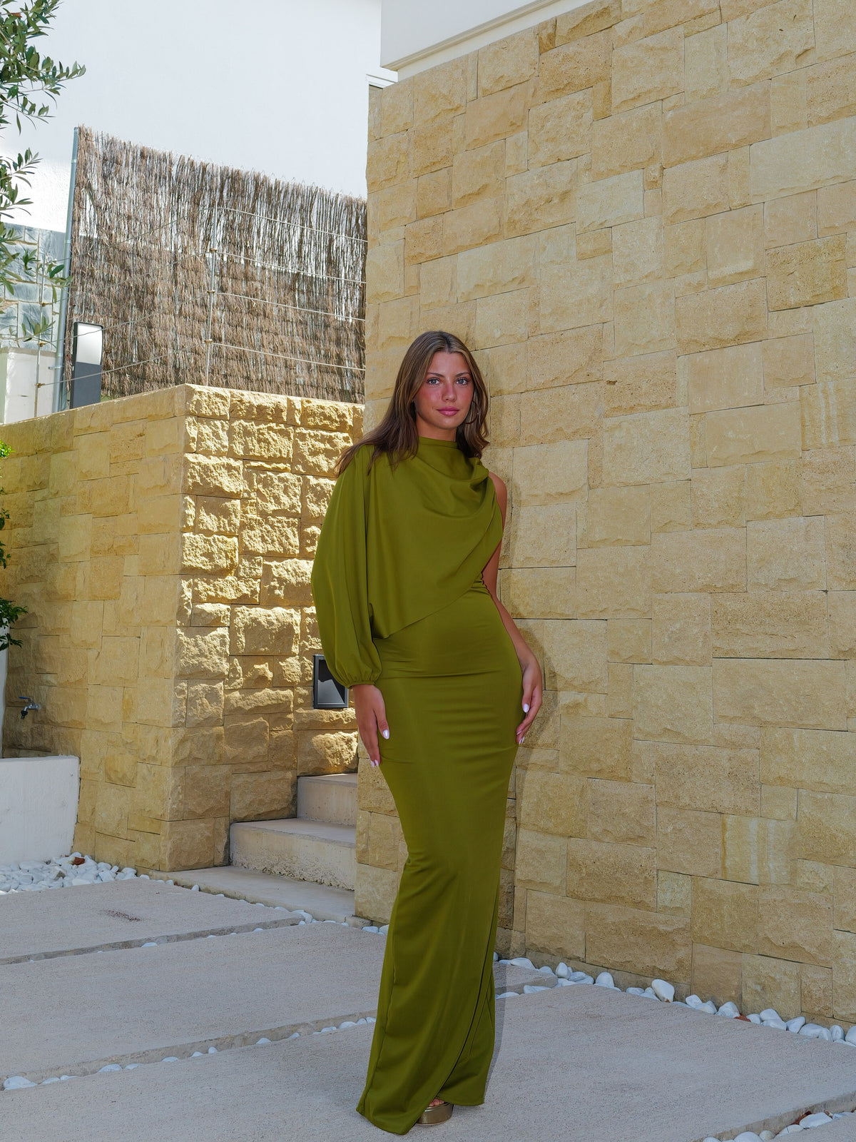 Vestido largo manga asim capa oliva