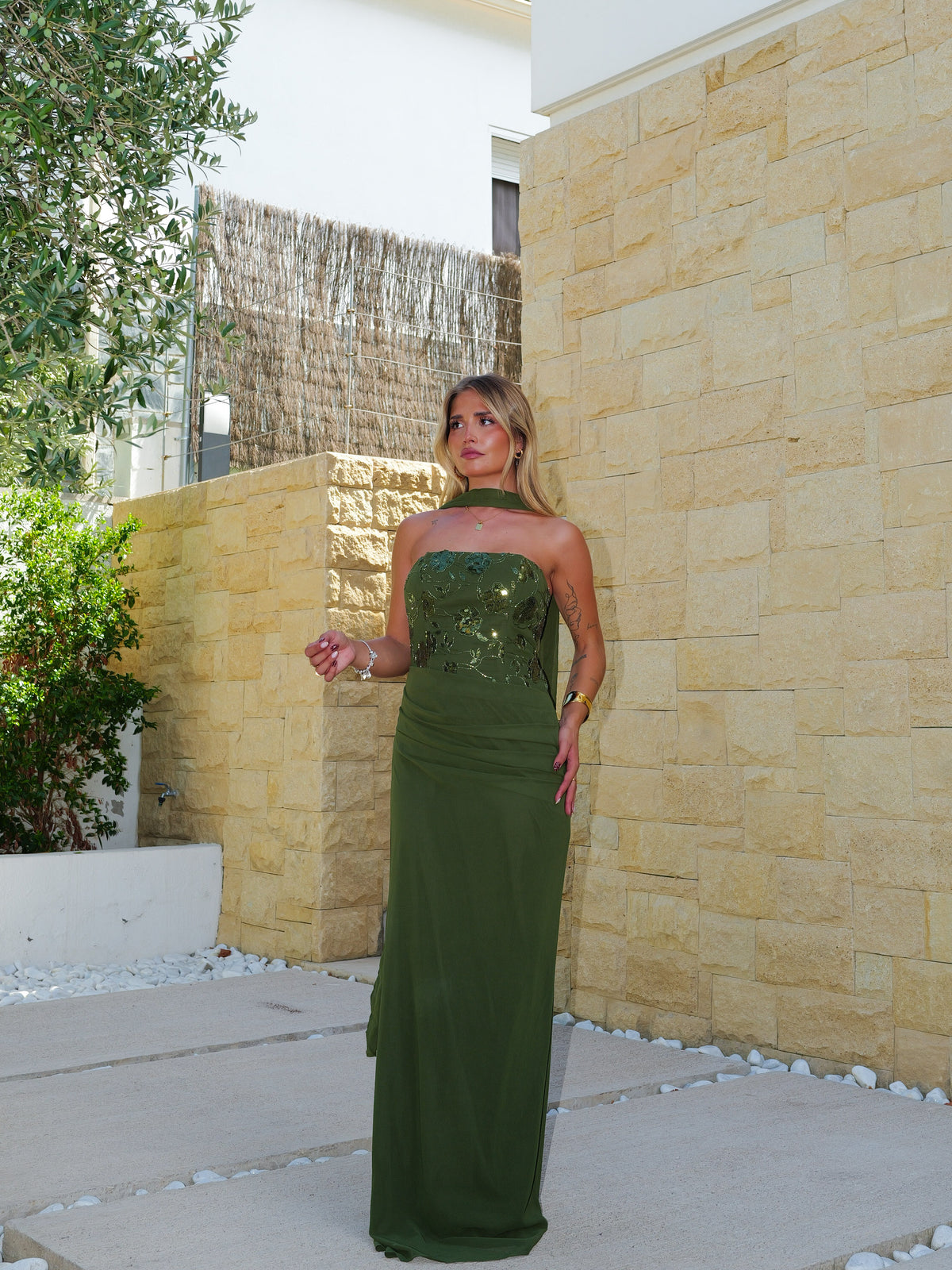 Vestido tulle drapeado brillos oliva