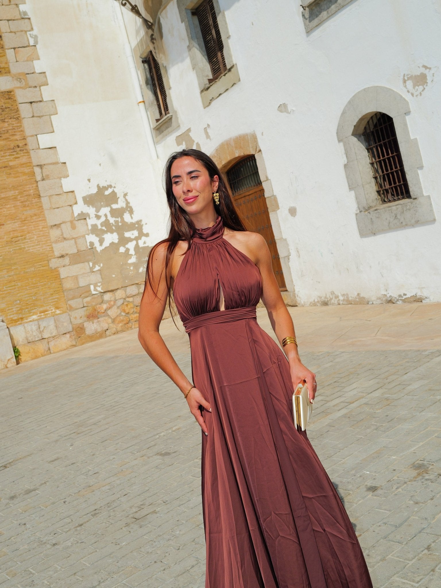 Robe à encolure licou et décolleté en V couleur chocolat - SORELLAS