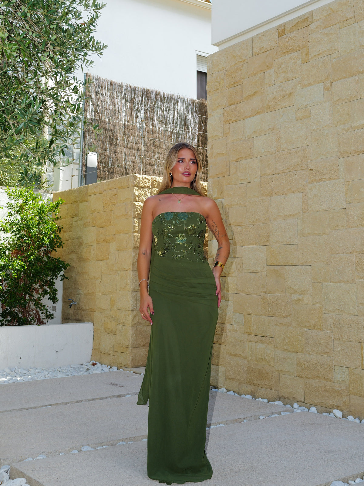 Vestido tulle drapeado brillos oliva