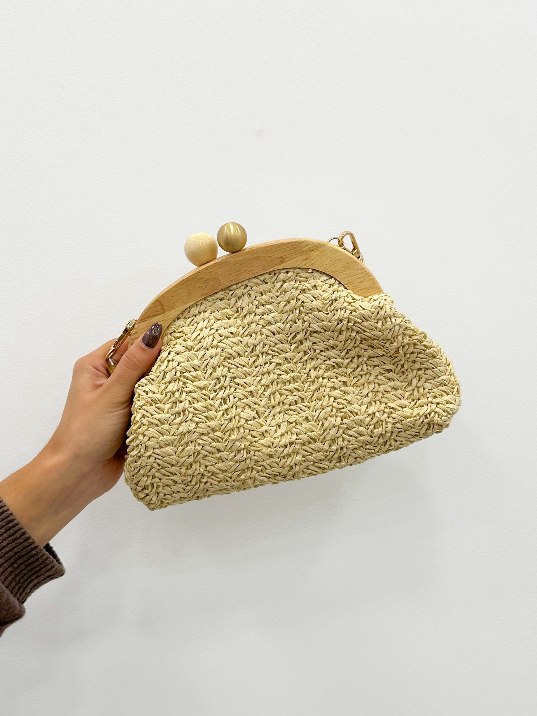 Clutch rafia abalorios piedras beige
