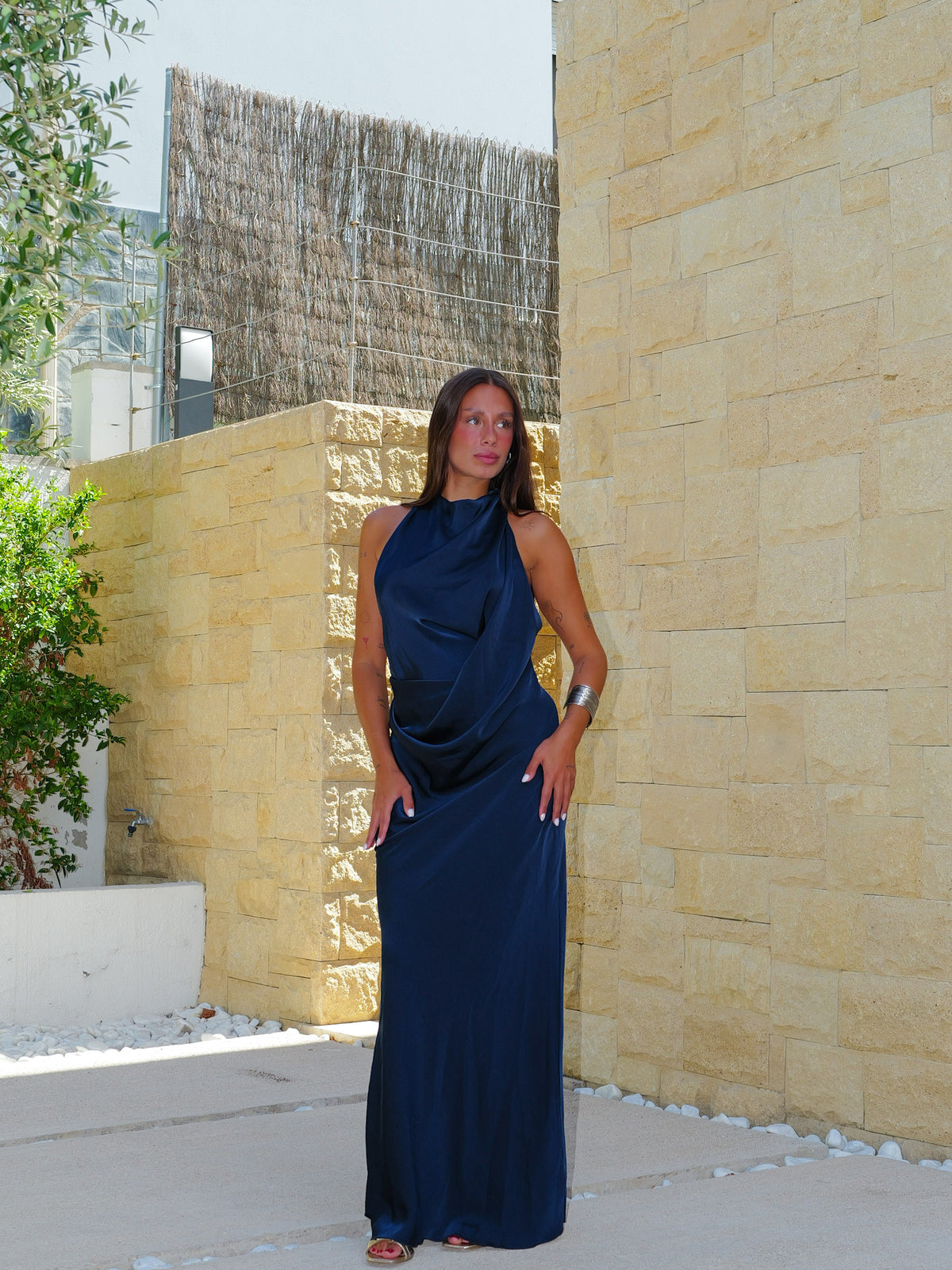Vestido largo raso espalda halter marino