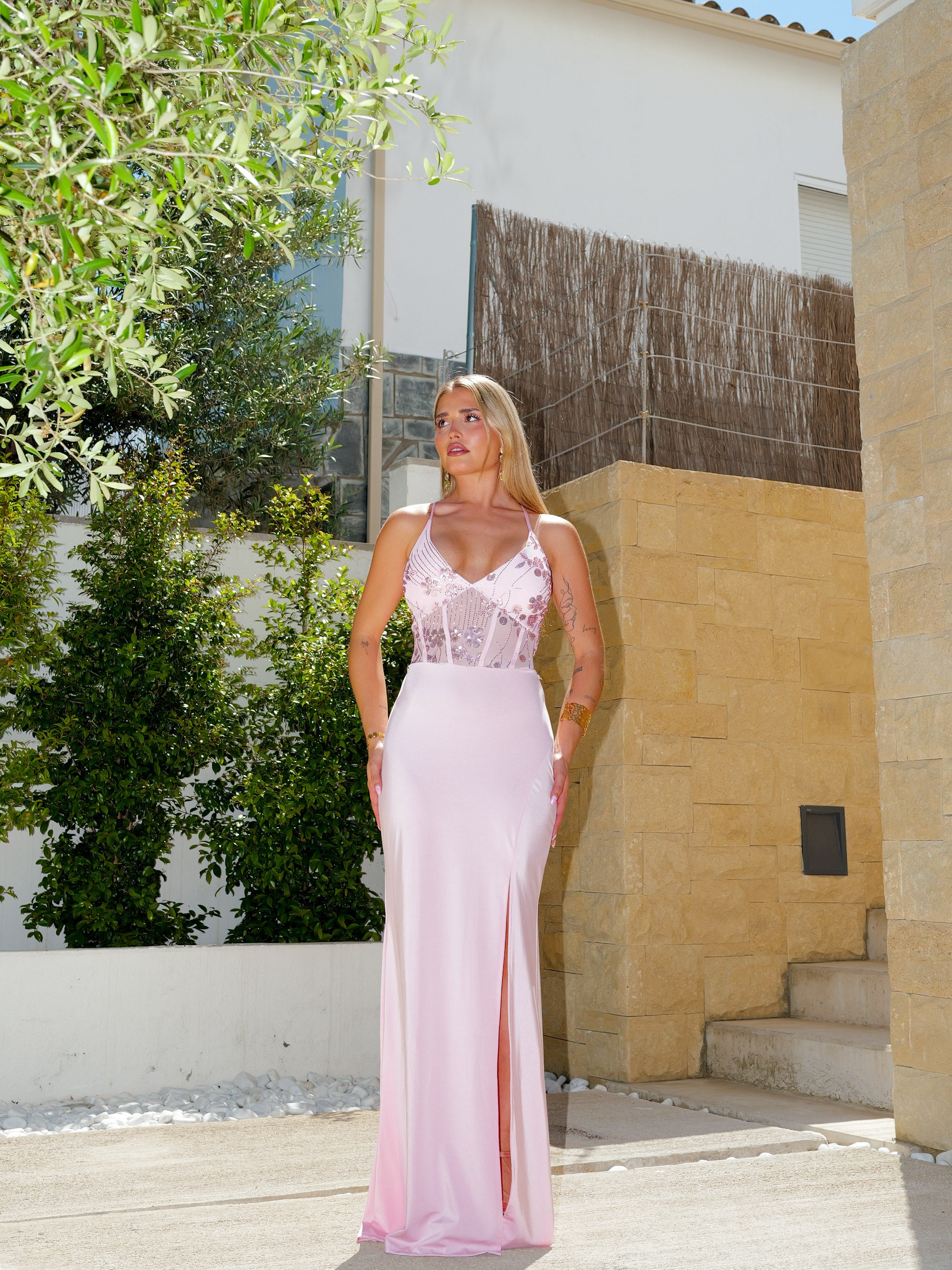 Vestido largo detalles corsé rosa