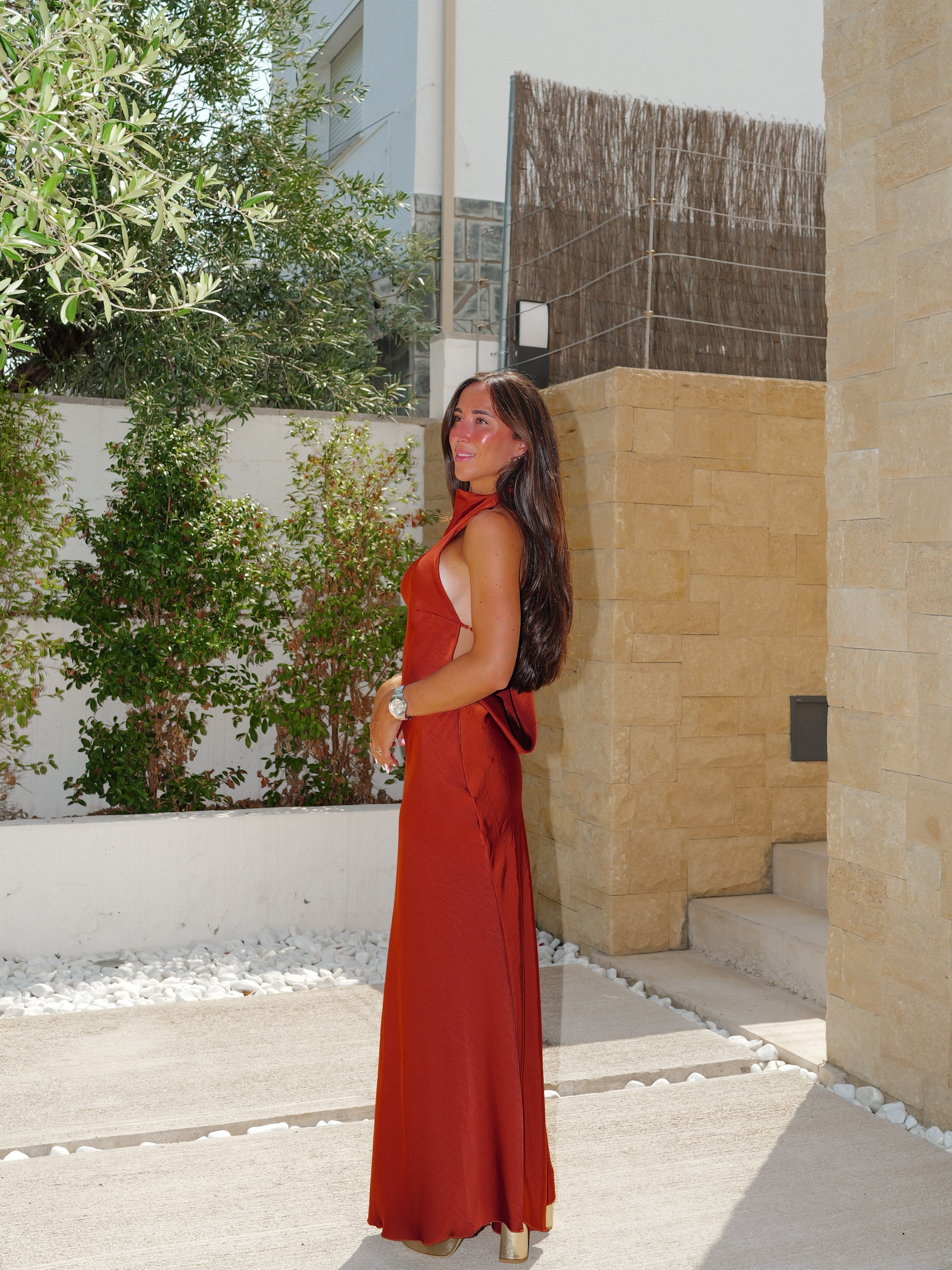 Vestido halter raso espalda caldera