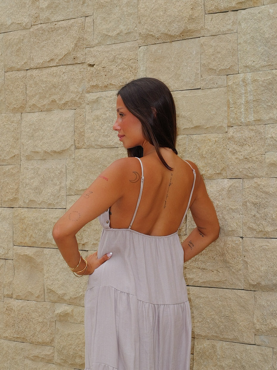 Vestido largo pico tachas beige