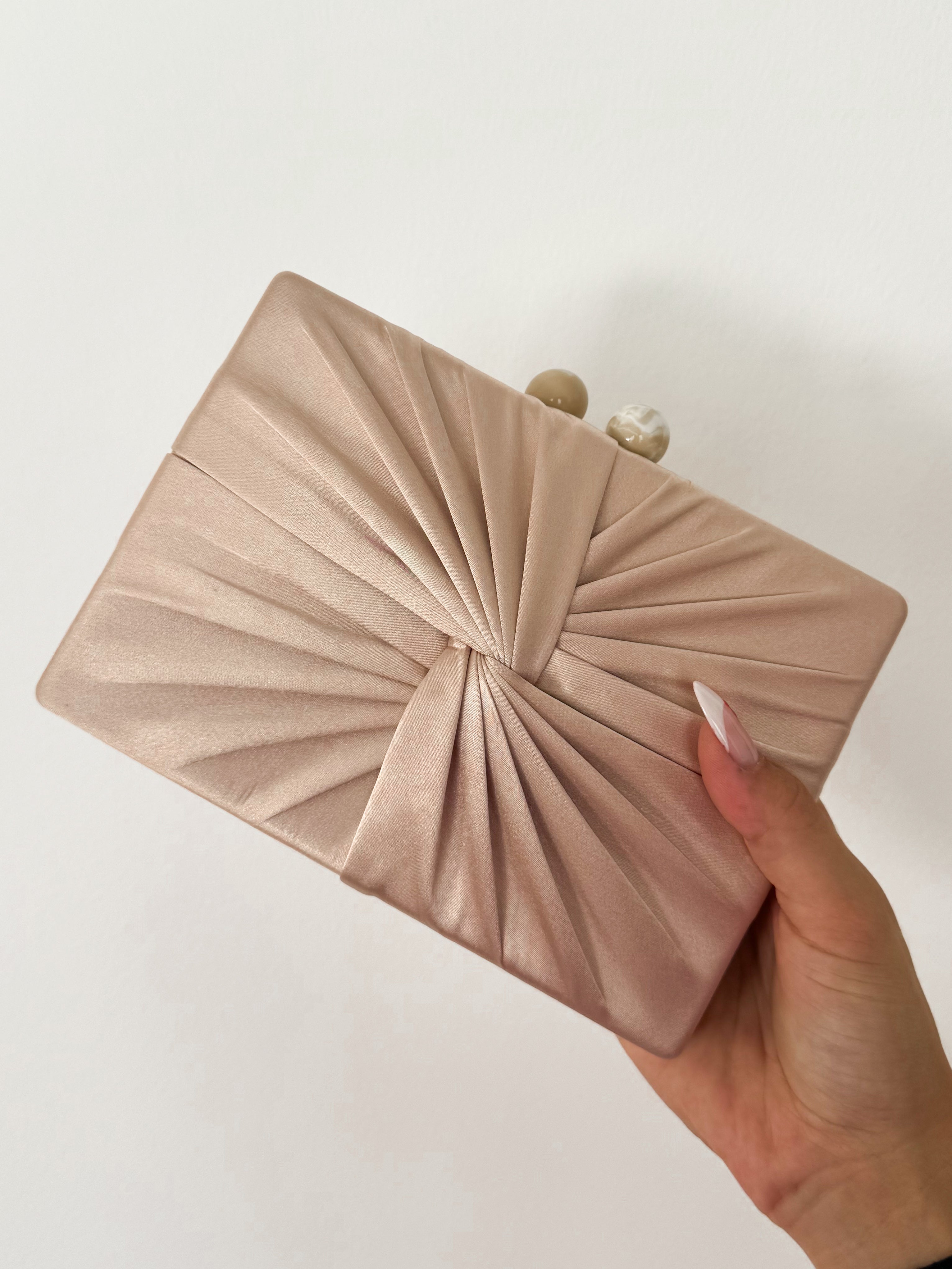 Clutch bandas cruzadas beige