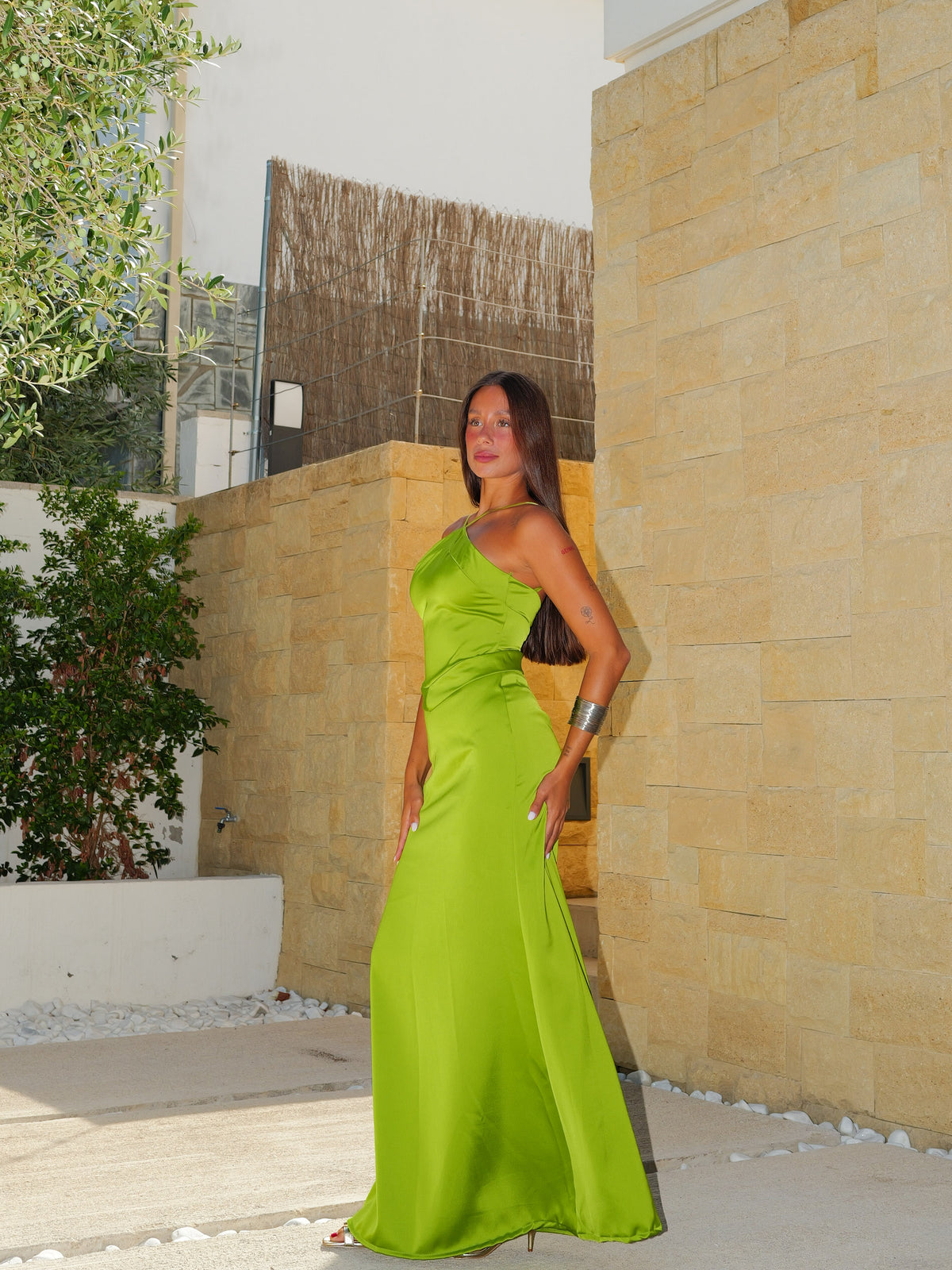 Vestido halter raso oliva
