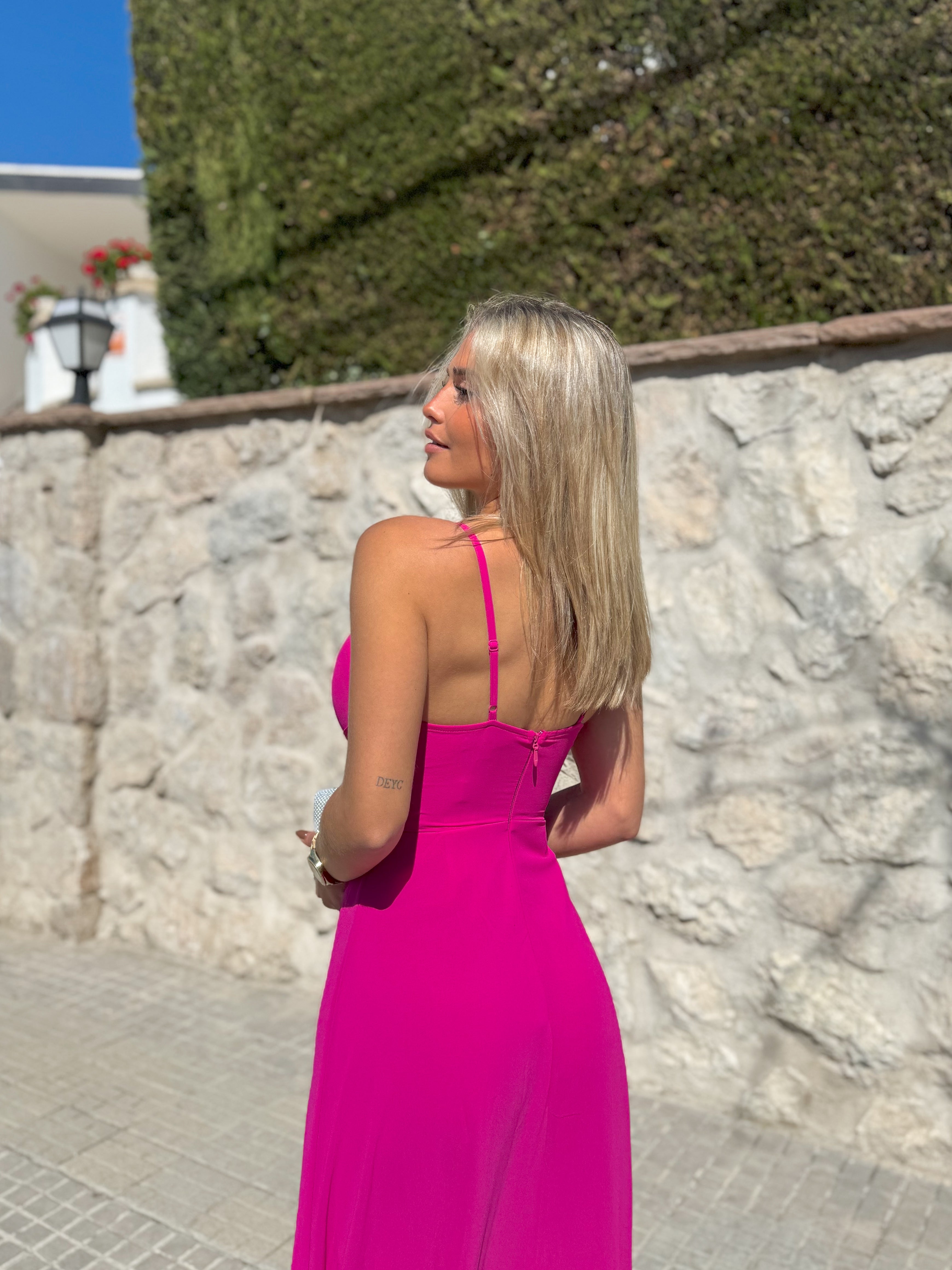 Vestido crepe pico fucsia