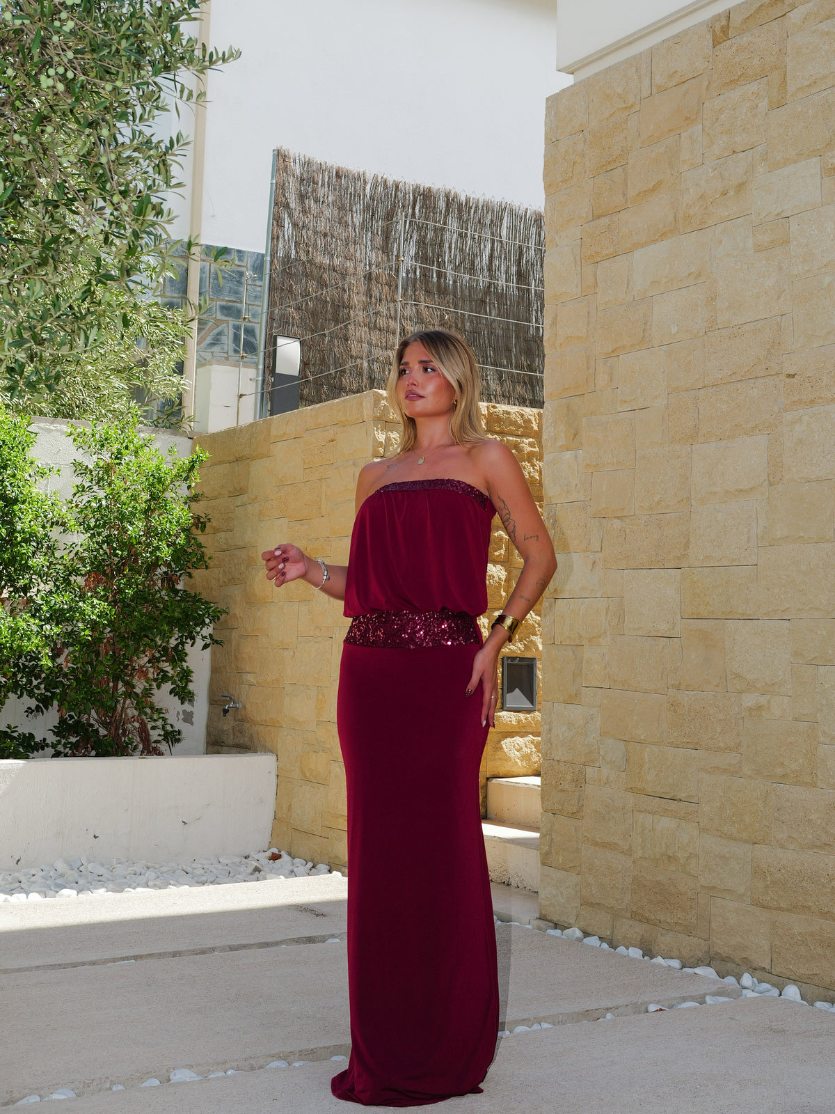 Abito lungo con stampa a glitter color bordeaux