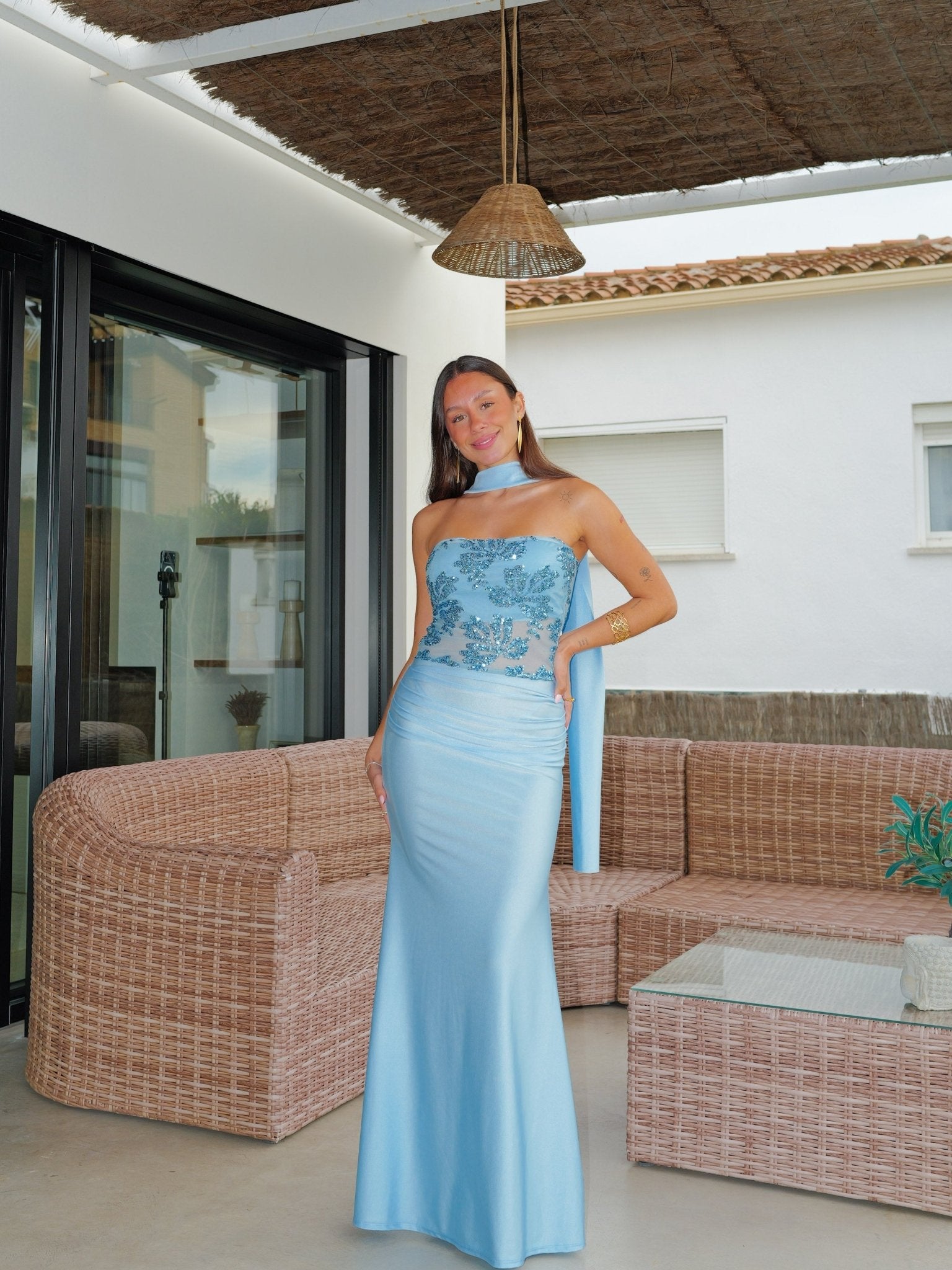 Vestido palabra brillos choker drapeado celeste - SORELLAS