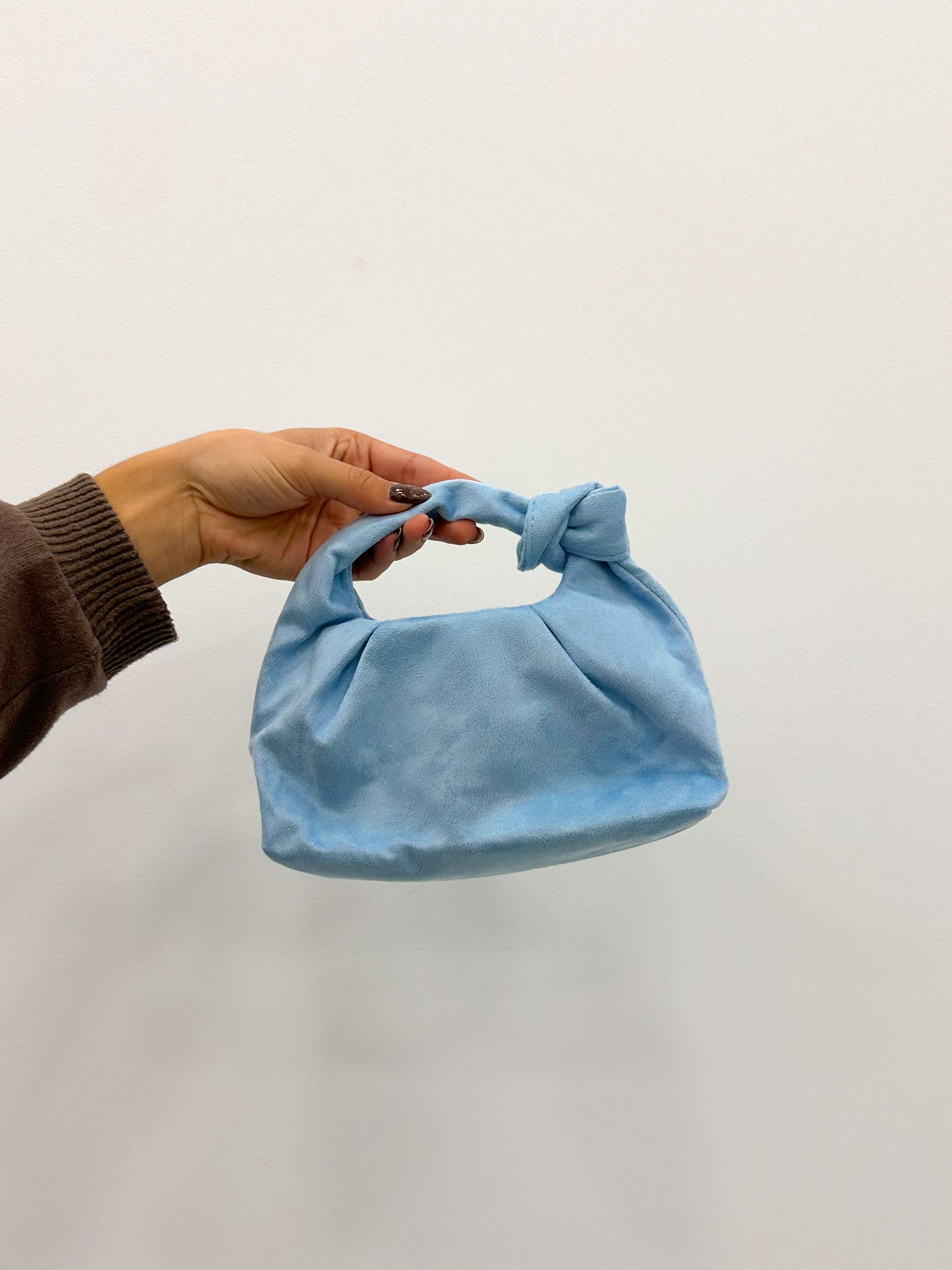 Clutch ante nudo azul