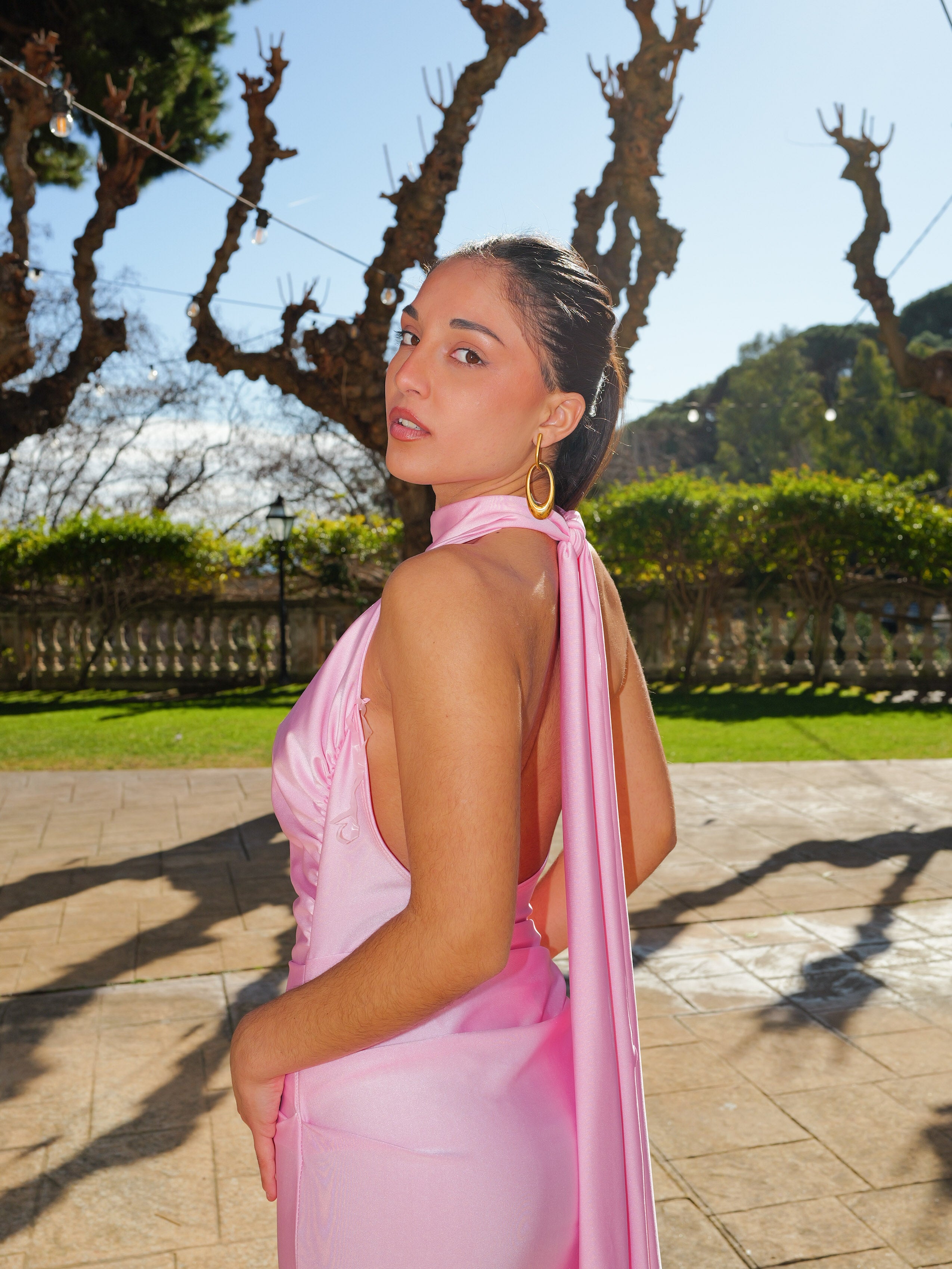 Vestido halter fruncido espalda rosa