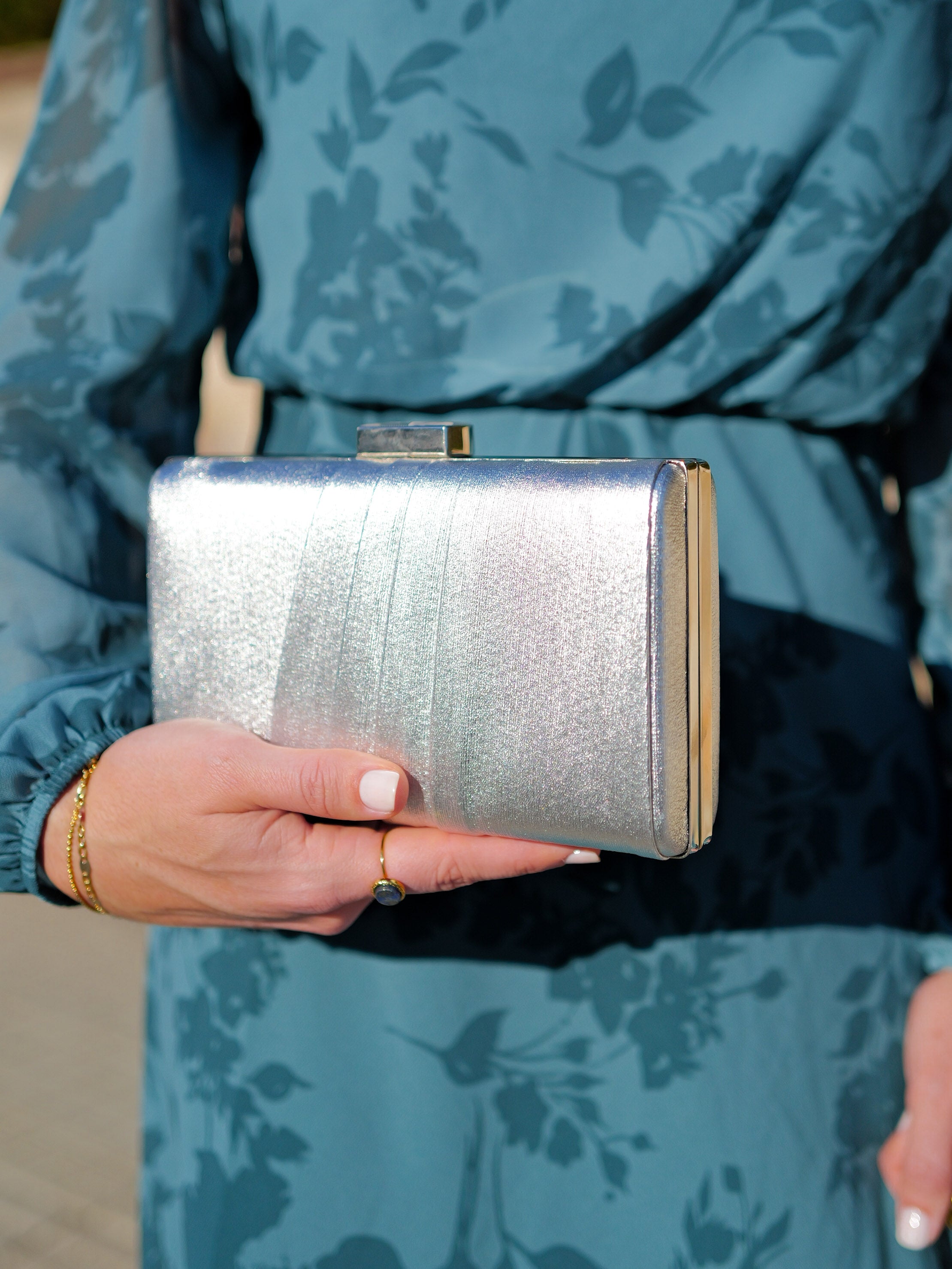 Clutch bandas plateado