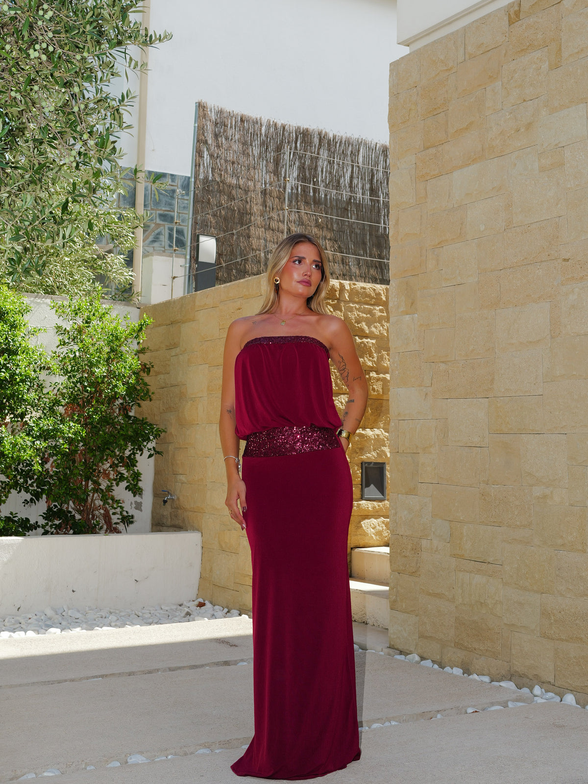 Abito lungo con stampa a glitter color bordeaux