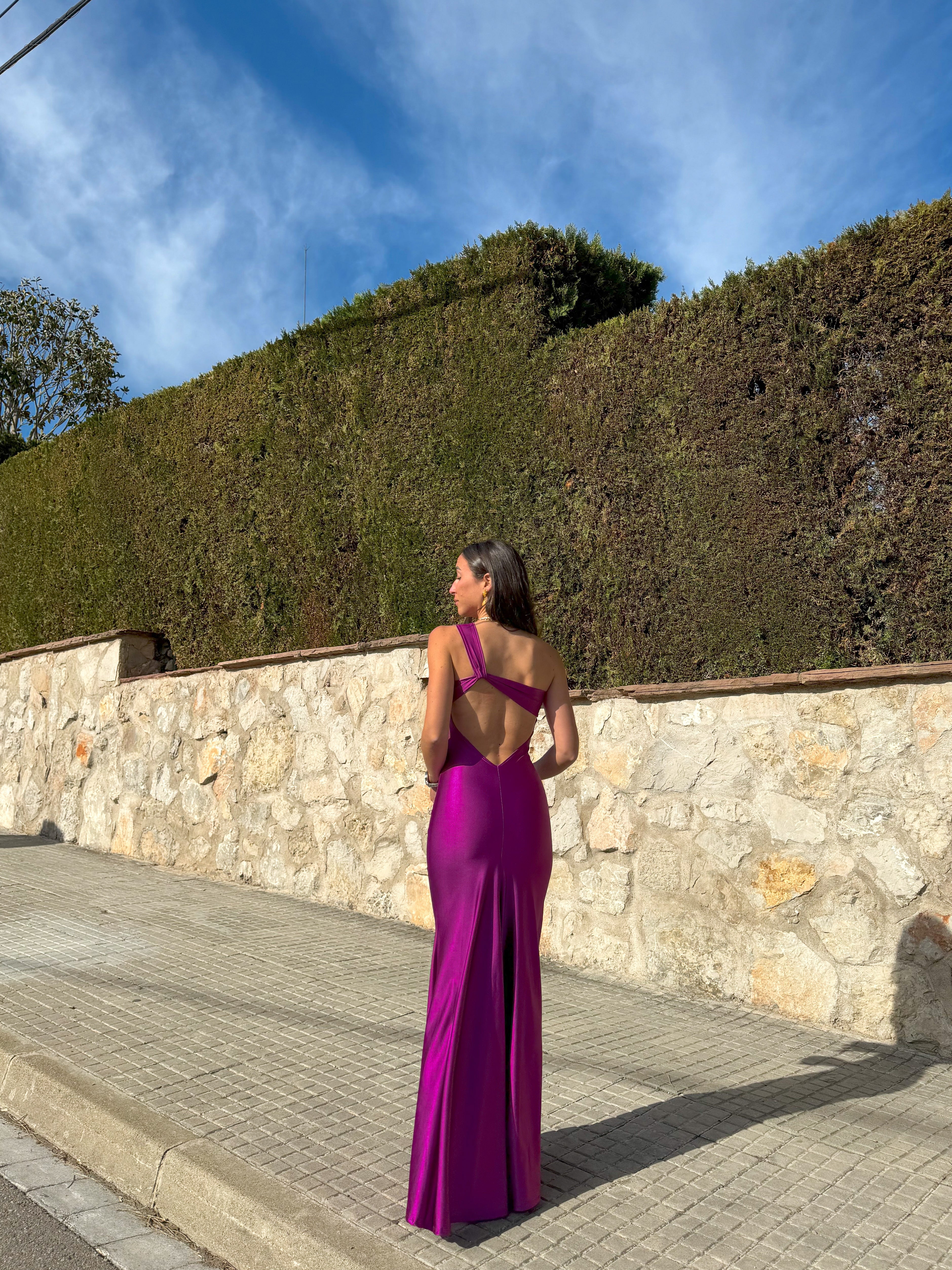 Abito amarena con nodo posteriore