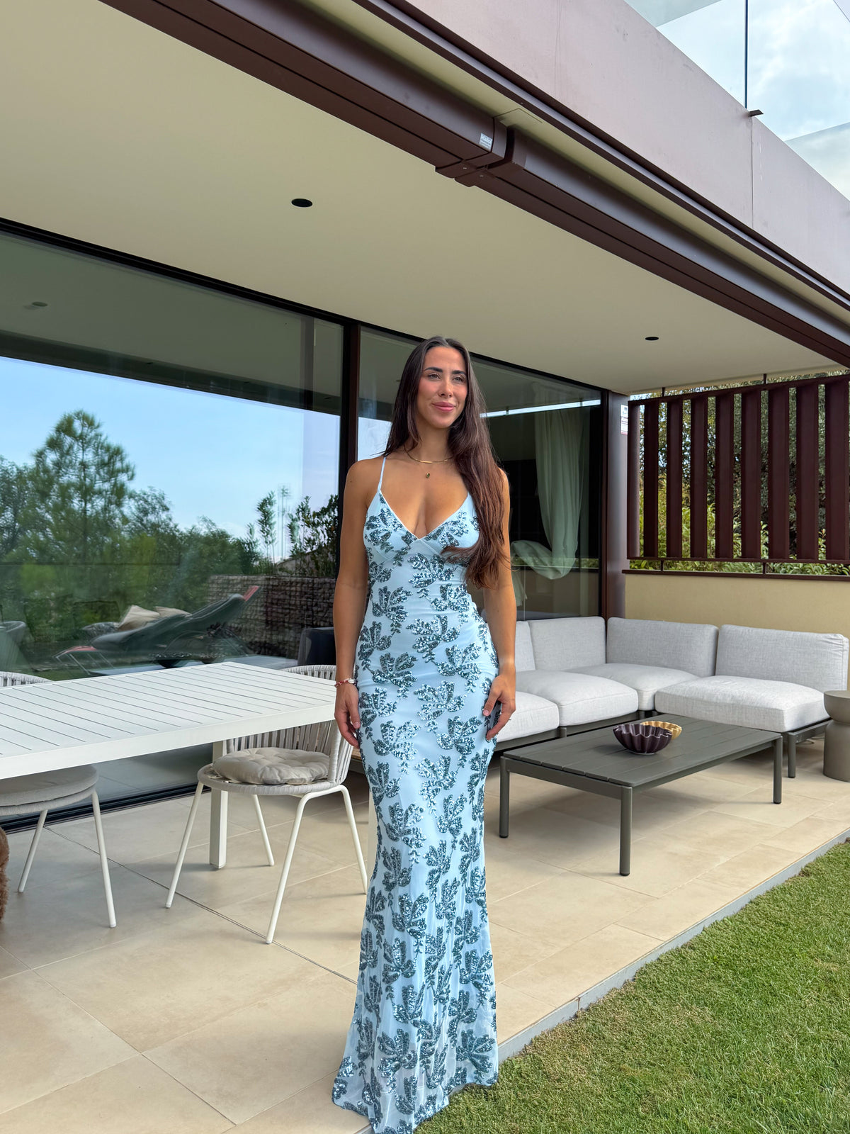 Robe longue entrelacée avec des détails en tulle bleu ciel