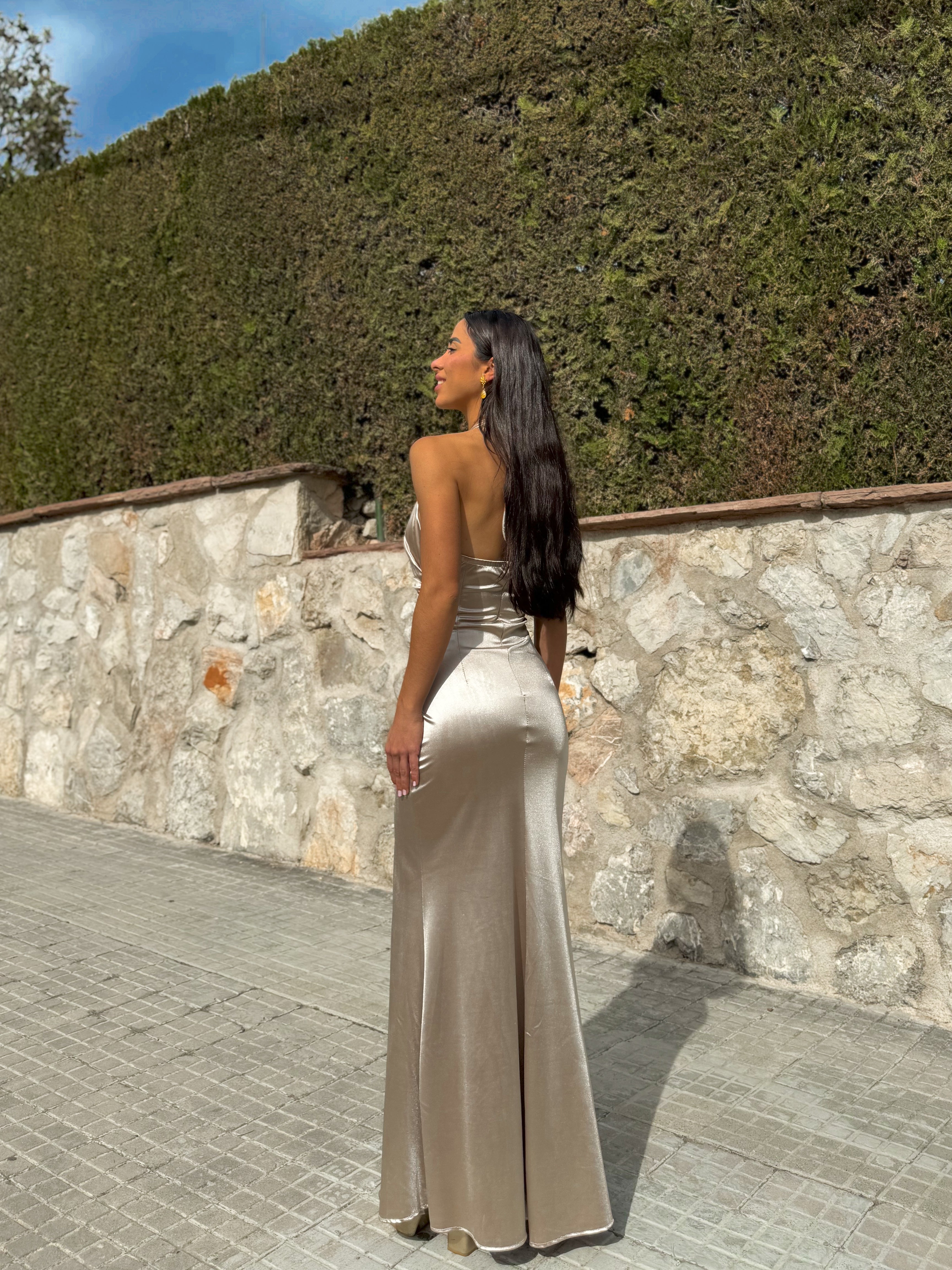 Vestido largo halter drapeado beige