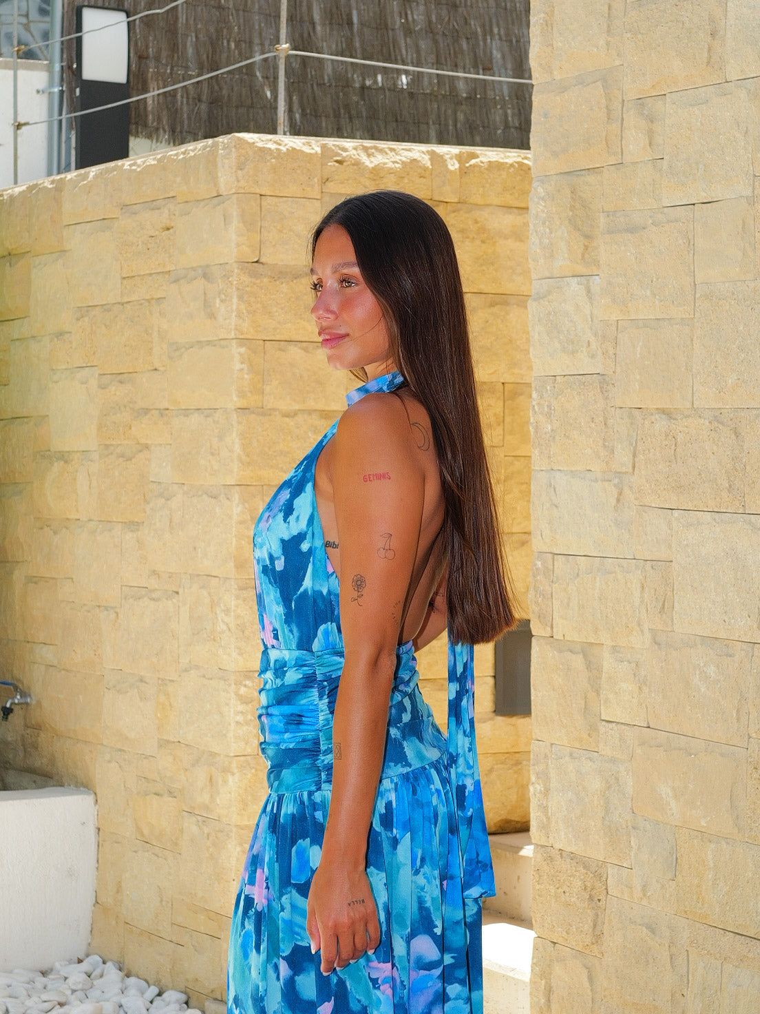Vestido halter espalda estampado azul