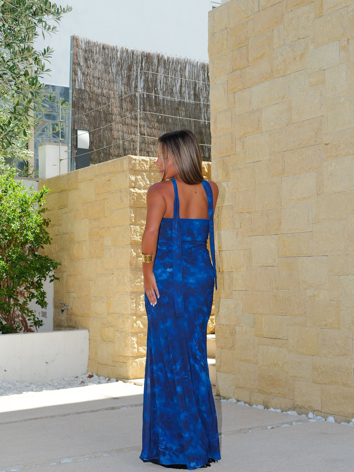 Robe longue à col ras-du-cou en tulle bleu pétrole