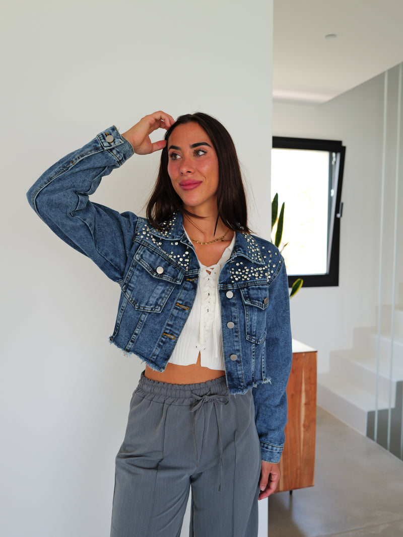 Cazadora crop tachuelas denim