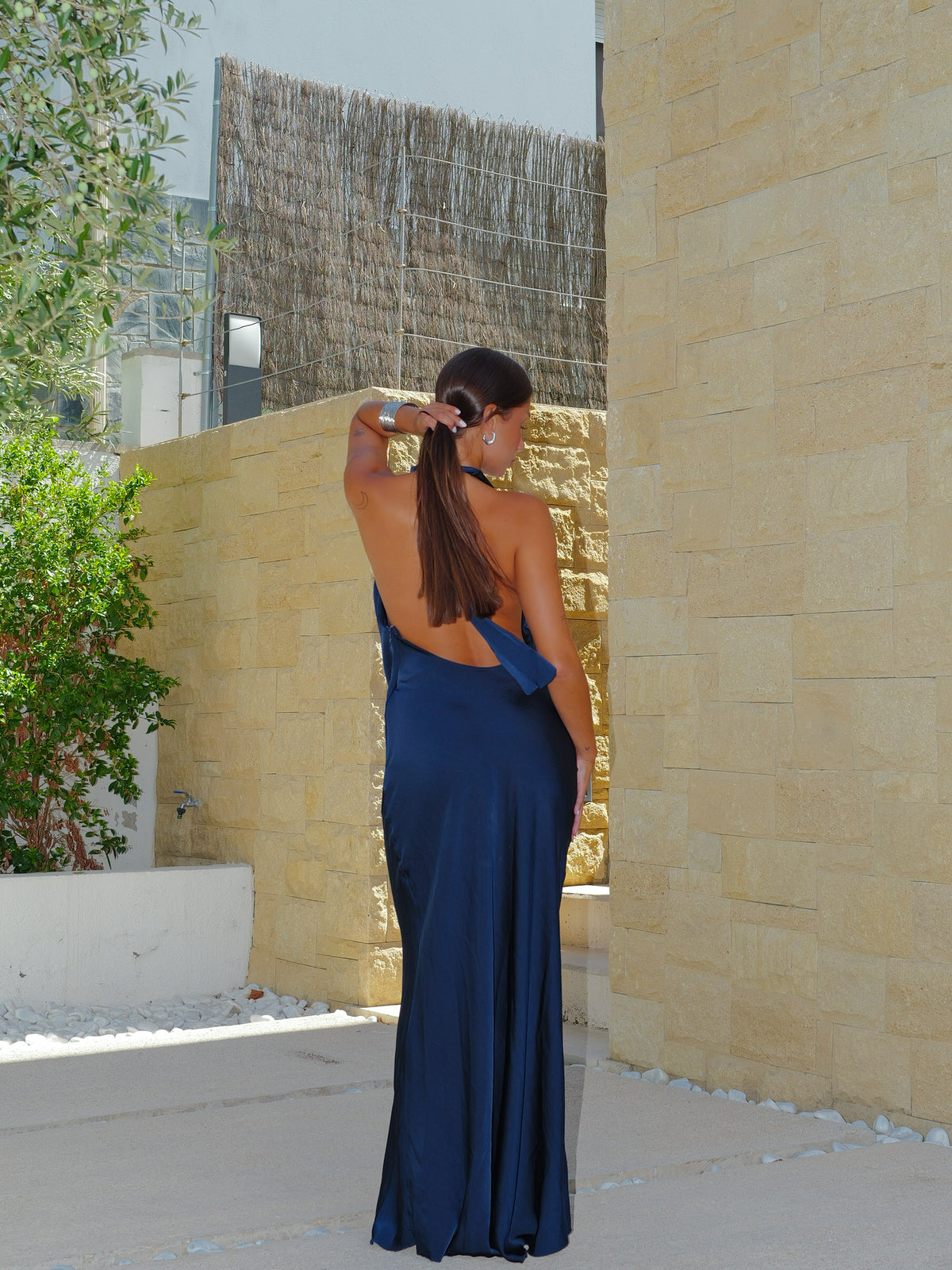 Vestido largo raso espalda halter marino