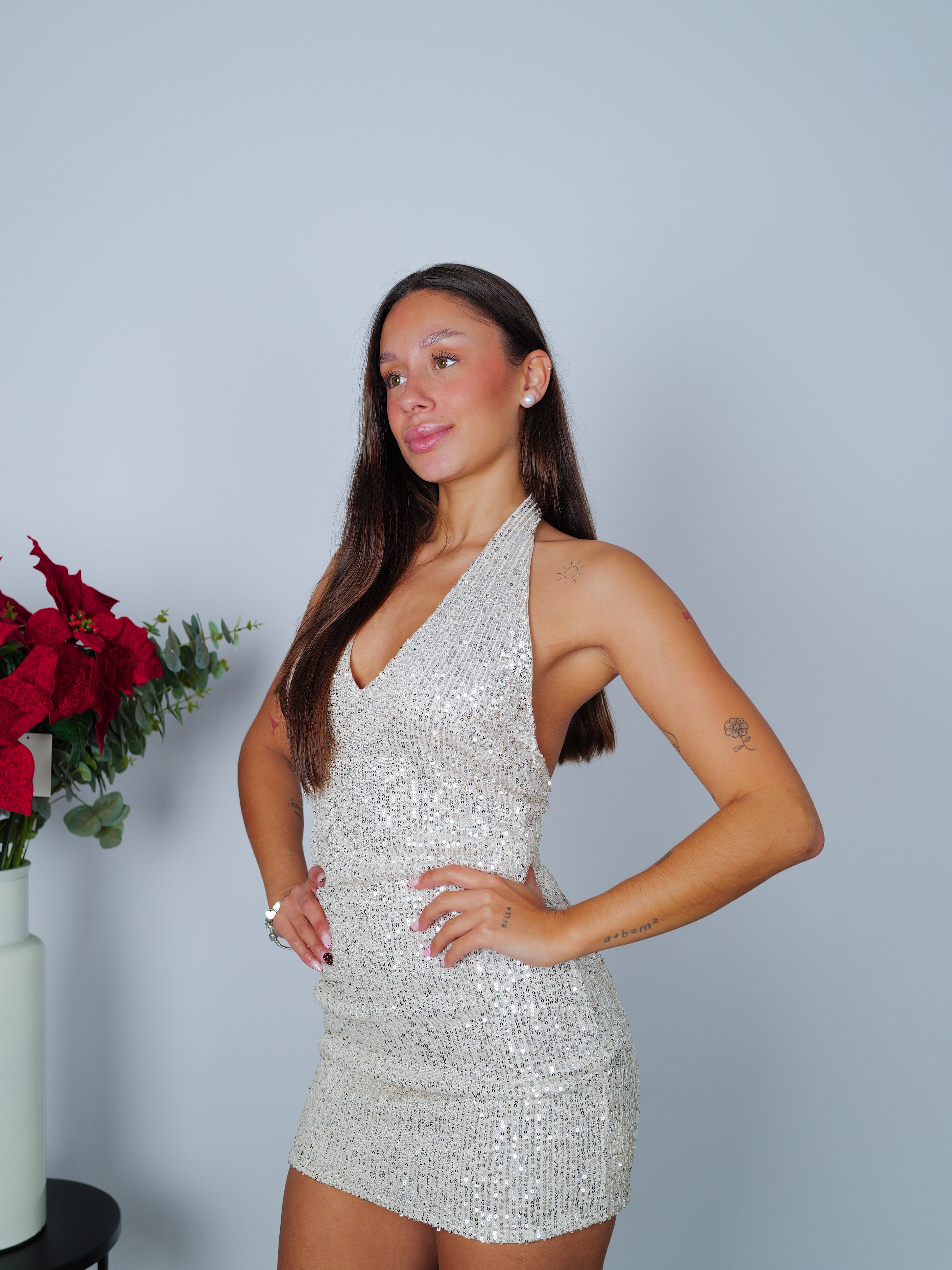 Vestido mini pico espalda glitter beige