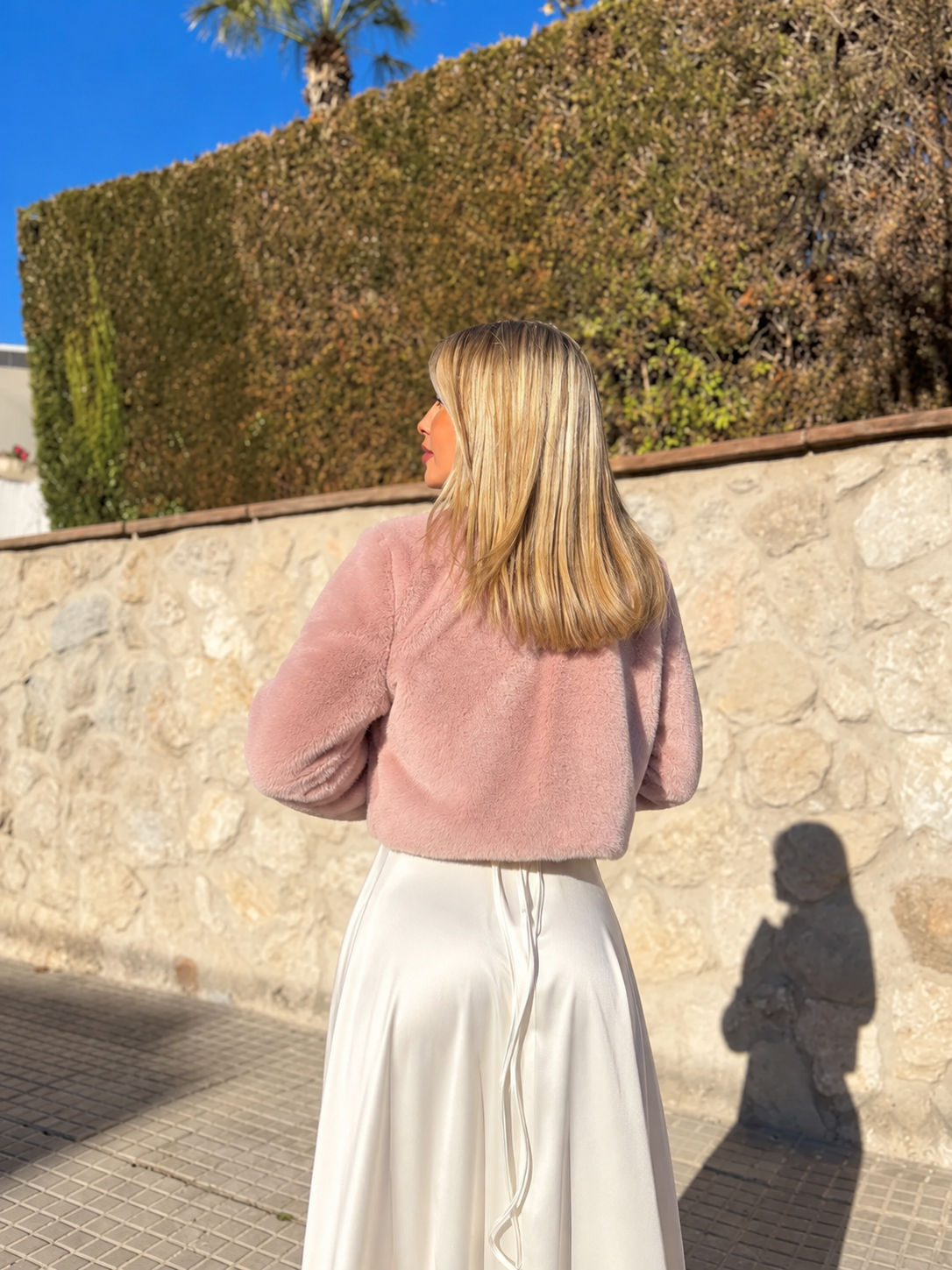 Chaqueta crop pelo rosa