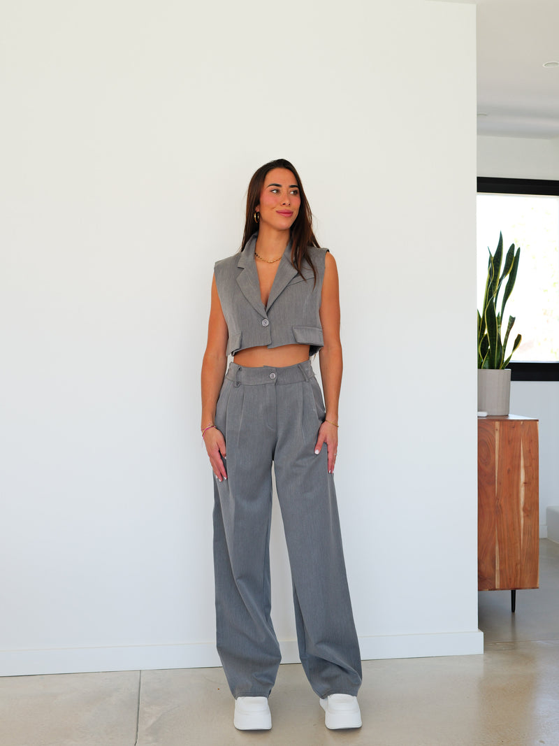 Conjunto cropped traje gris