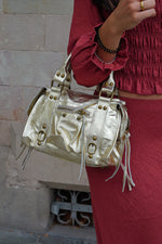 Bolso hebillas piel brillos dorado