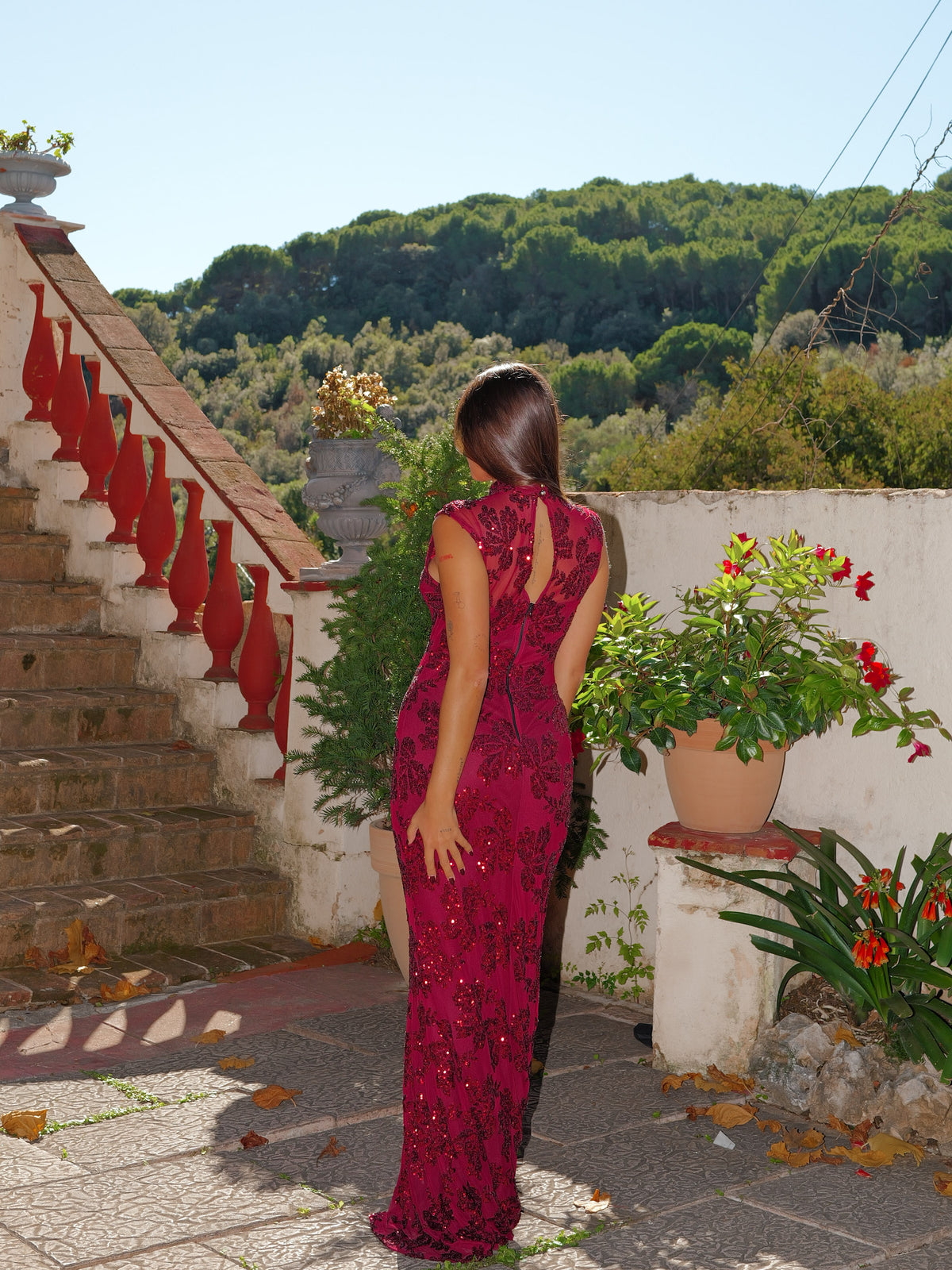 Vestido largo detalles sin mangas burdeos