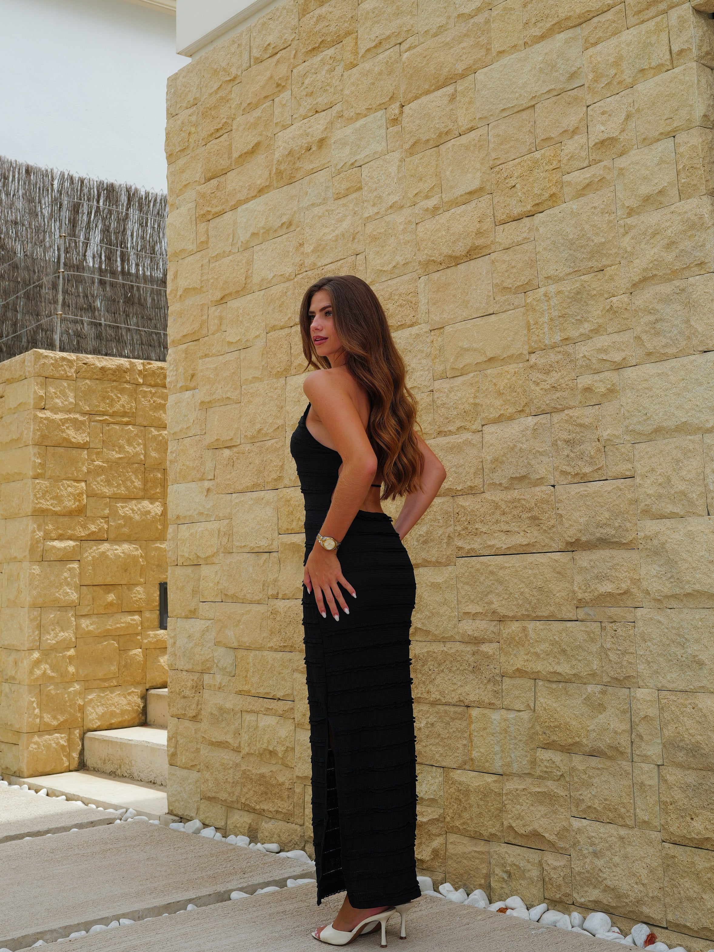 Vestido halter midi volantes negro