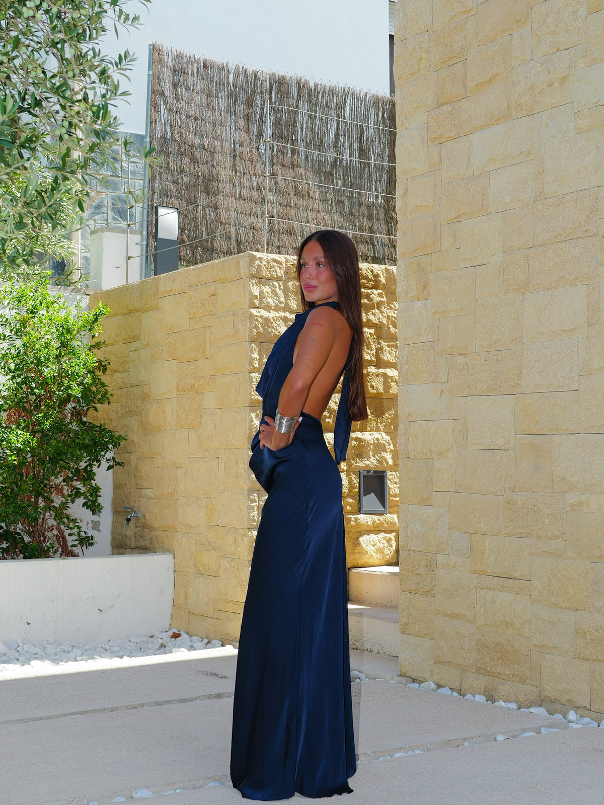 Vestido largo raso espalda halter marino