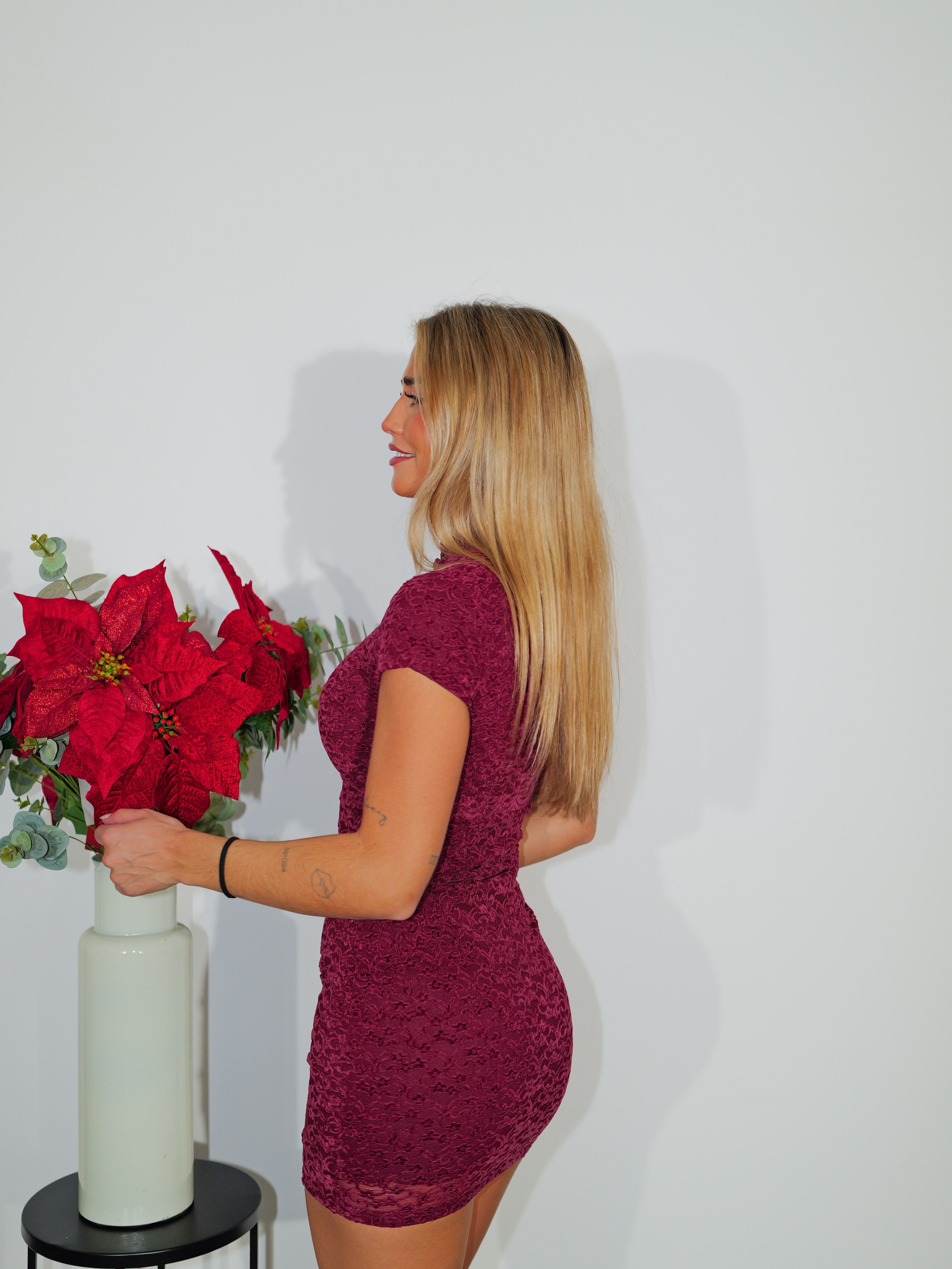 Vestido mini velvet cuello mao burdeos