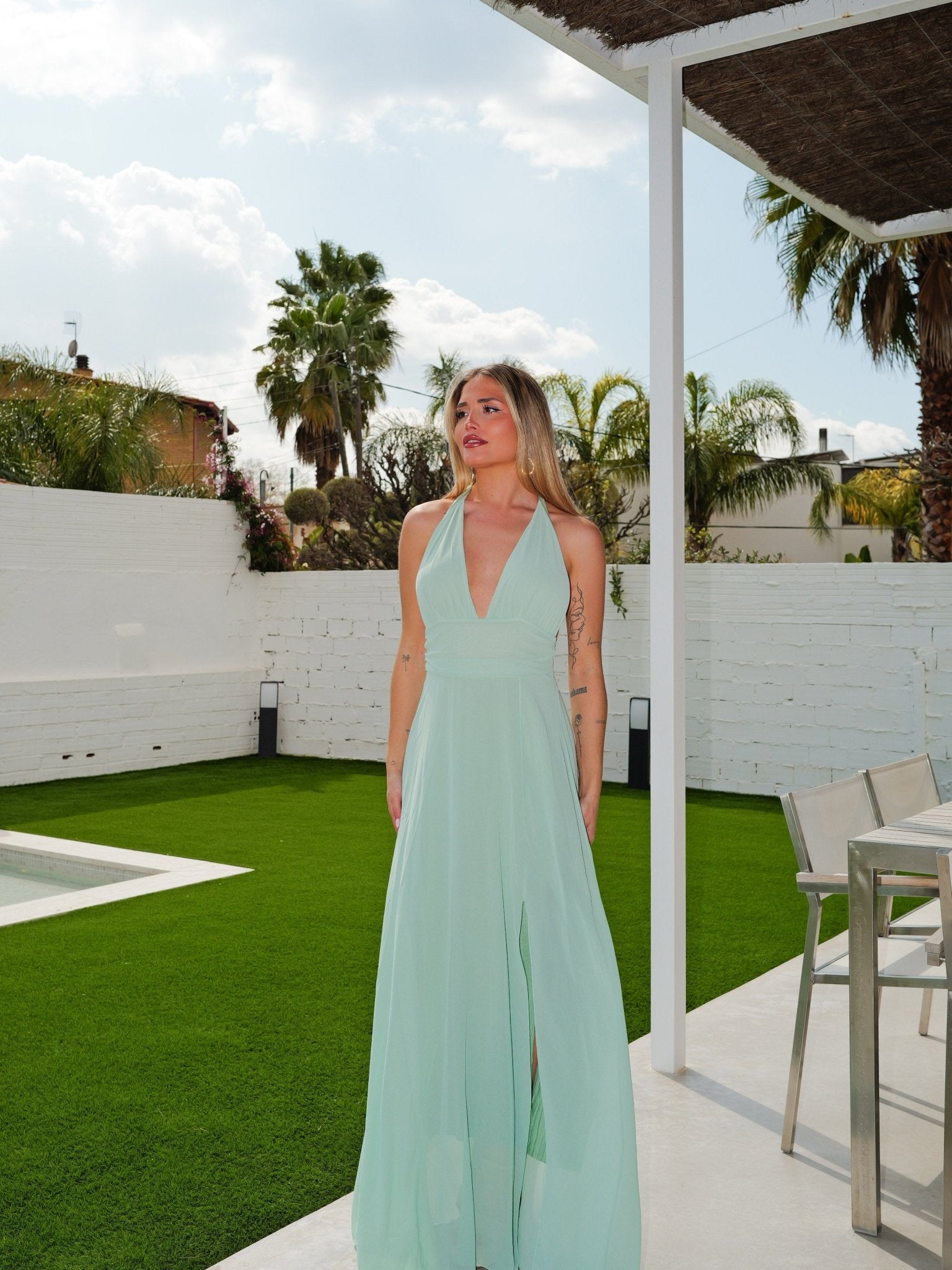 Vestido largo gasa escote pico menta - SORELLAS