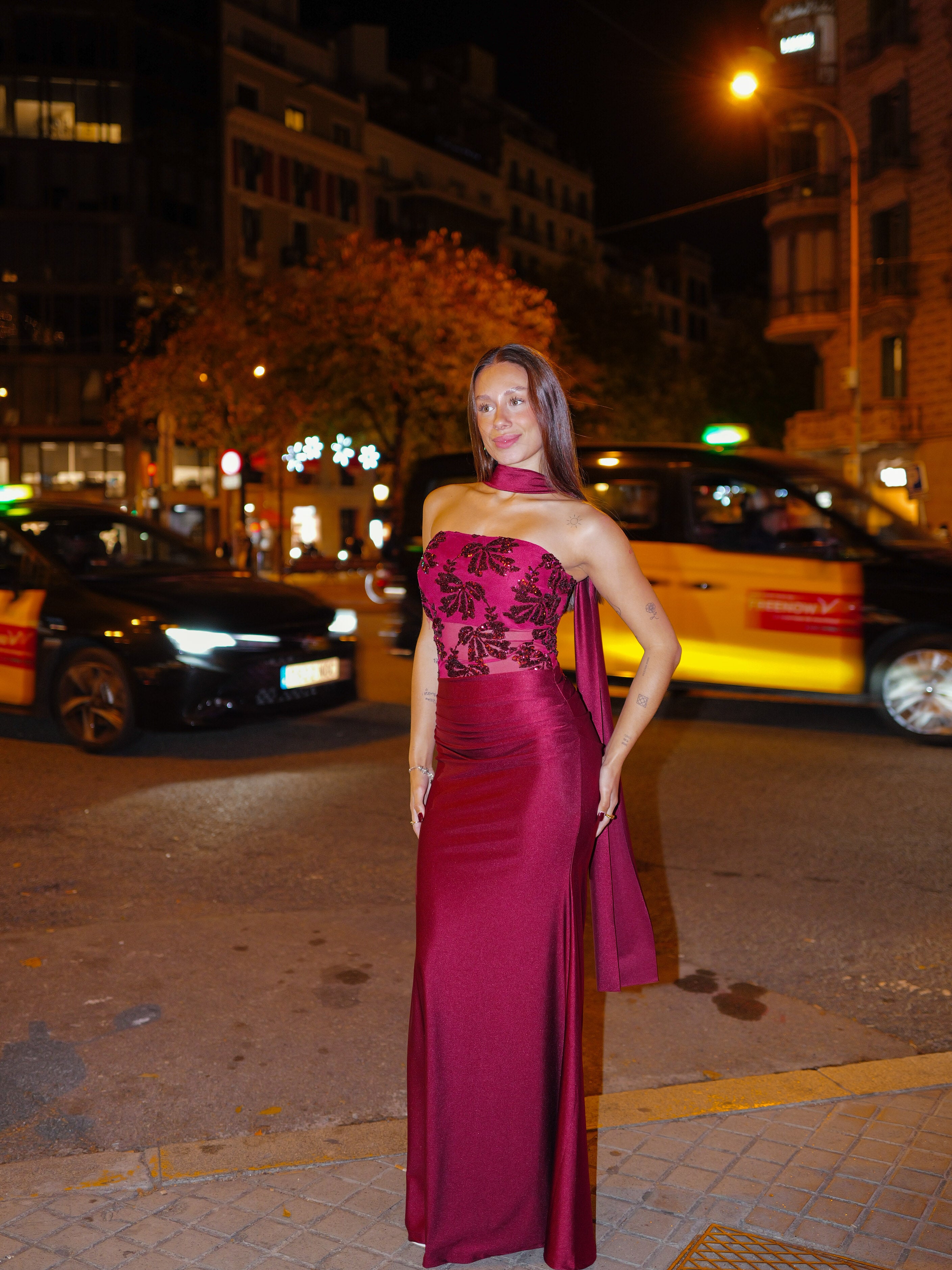 Vestido largo detalles choker palabra burdeos