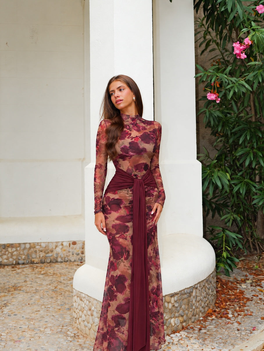 Vestido comprido estampado com laço na anca, cor bordô