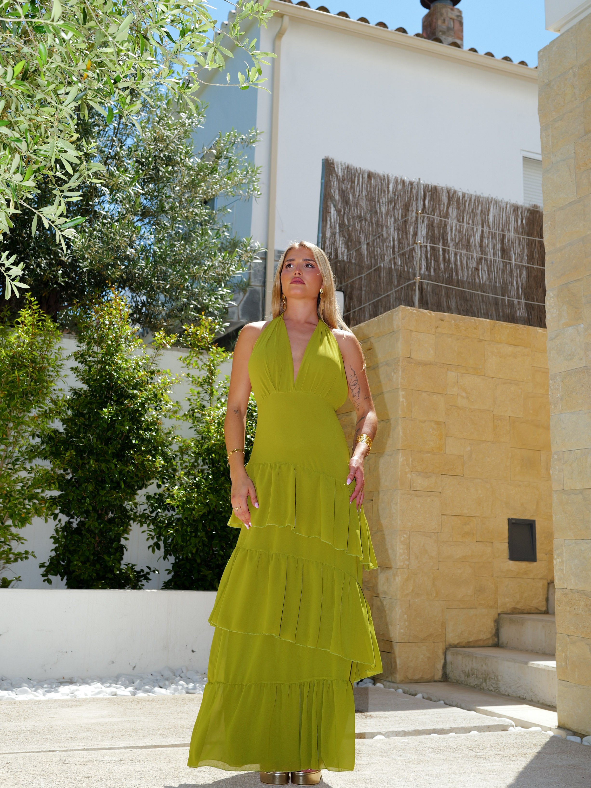 Vestido pico volantes oliva