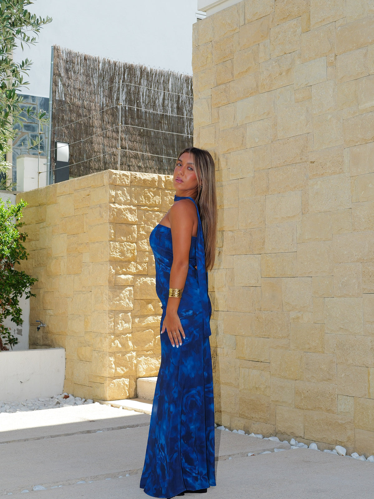 Robe longue à col ras-du-cou en tulle bleu pétrole