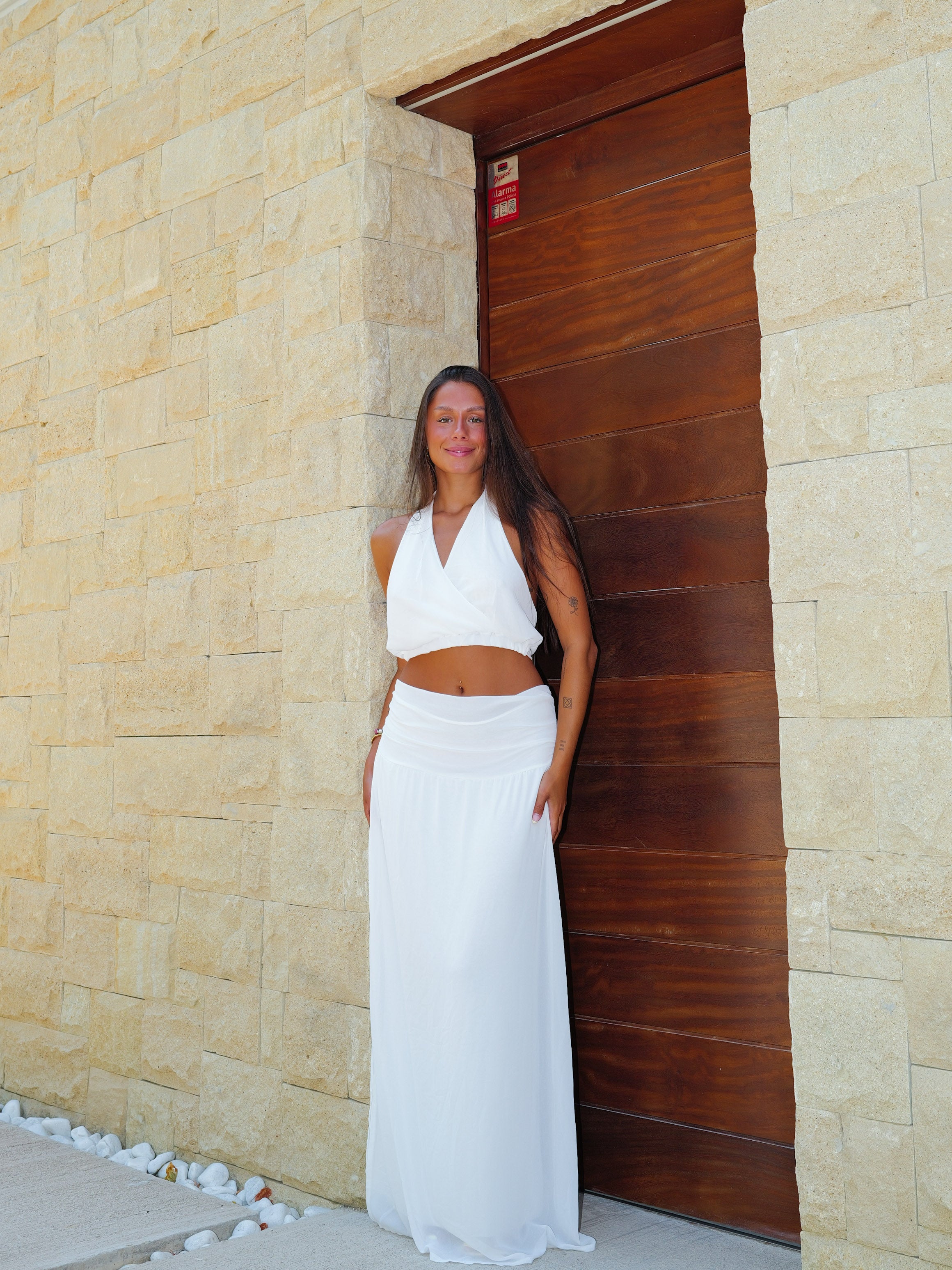 Conjunto falda cuello halter blanco