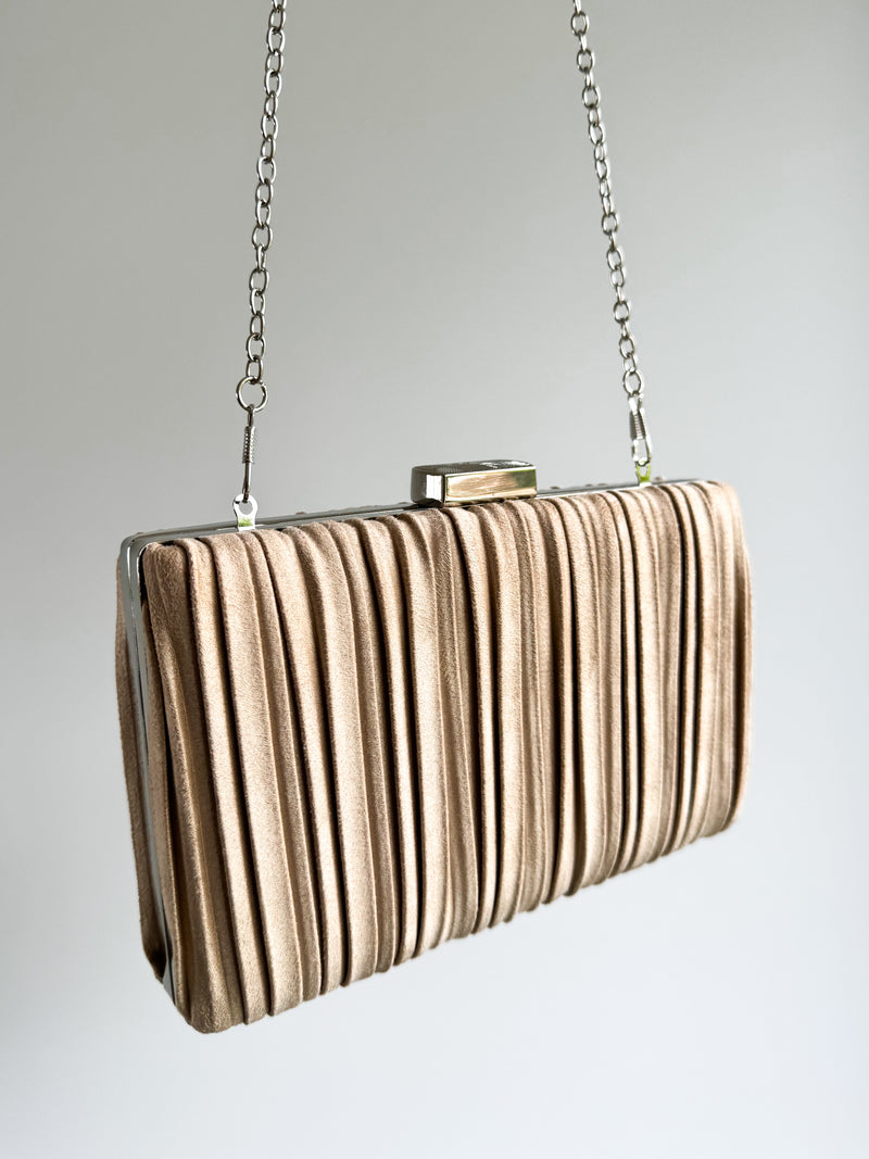 Clutch ante relieve beige