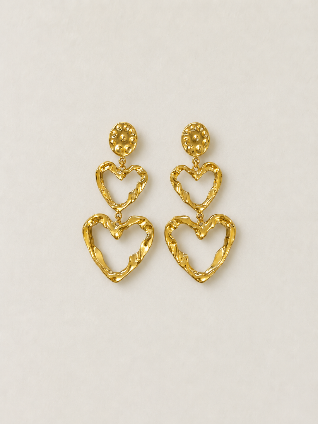 Pendientes cadena corazones dorados