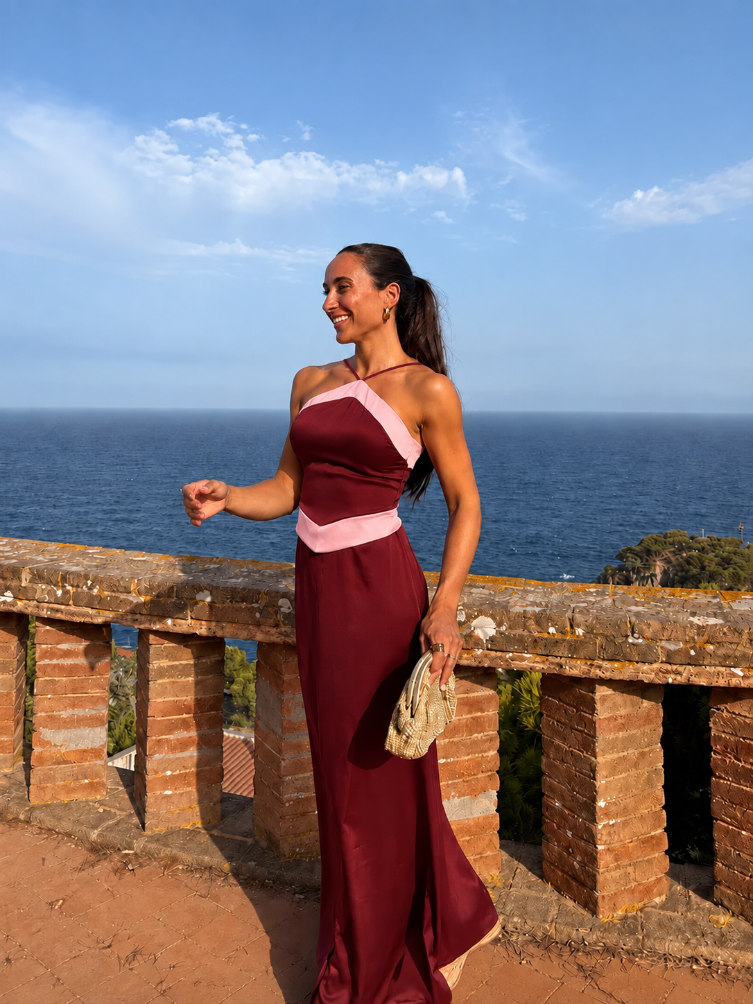 Vestido halter em cetim bicolor, cor de beringela