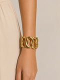 Pulseira com argolas entrelaçadas dourada