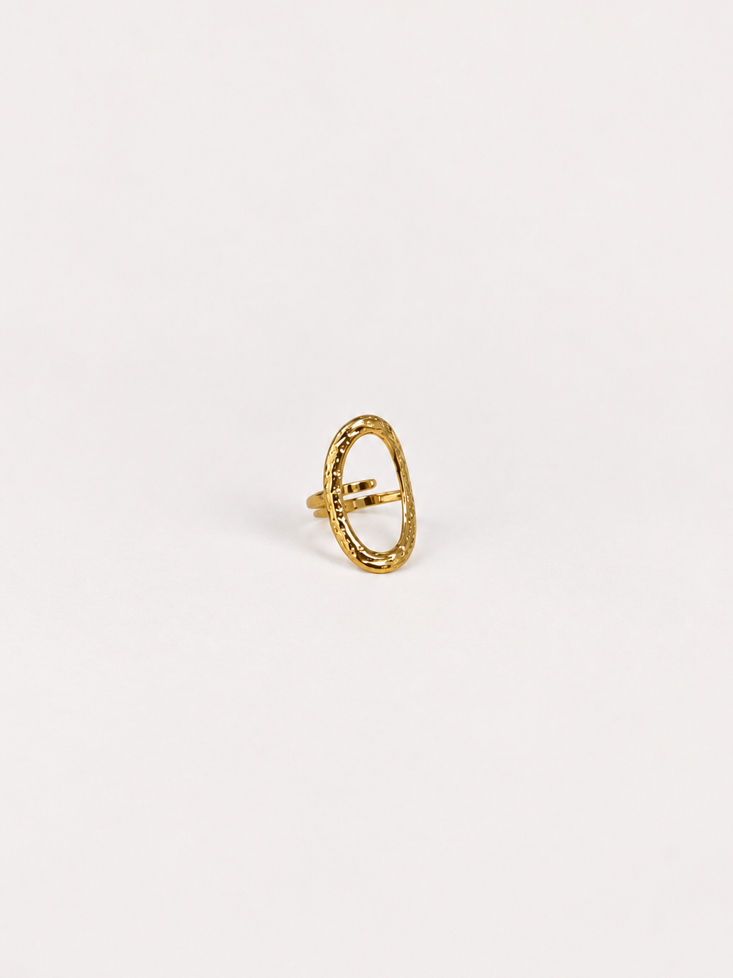 Anello a cerchio traforato dorato
